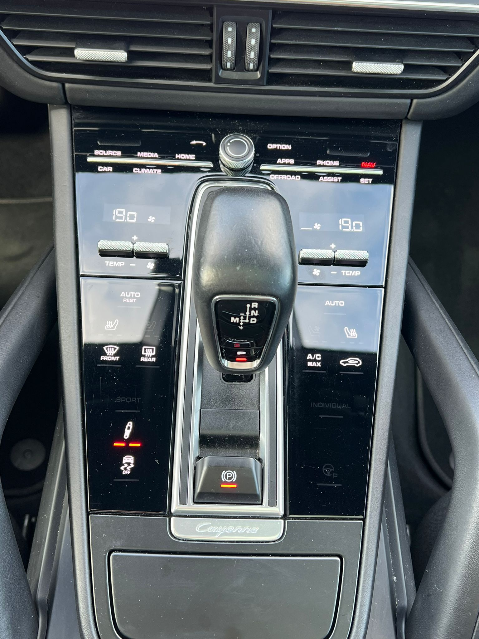 PORSCHE Cayenne GTS-image-25