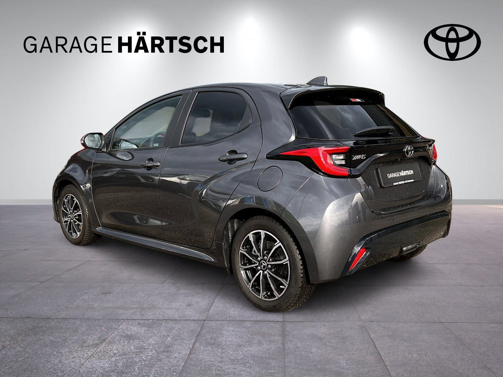 TOYOTA Yaris 1.5 VVT-i HSD Premium-image-3