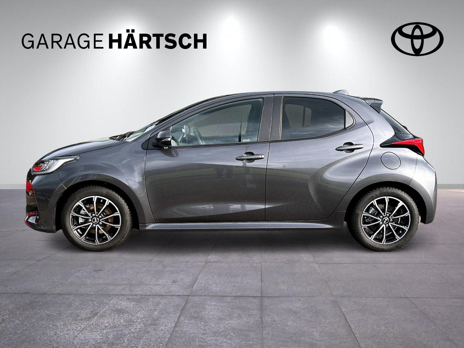 TOYOTA Yaris 1.5 VVT-i HSD Premium-image-1
