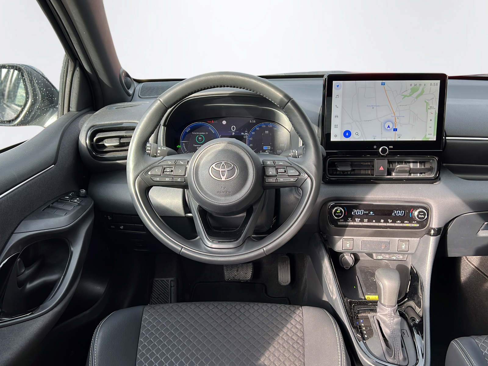 TOYOTA Yaris 1.5 VVT-i HSD Premium-image-12
