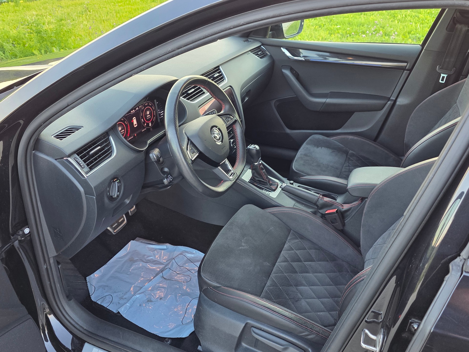 SKODA Octavia Combi 2.0 TSI RS DSG-image-6