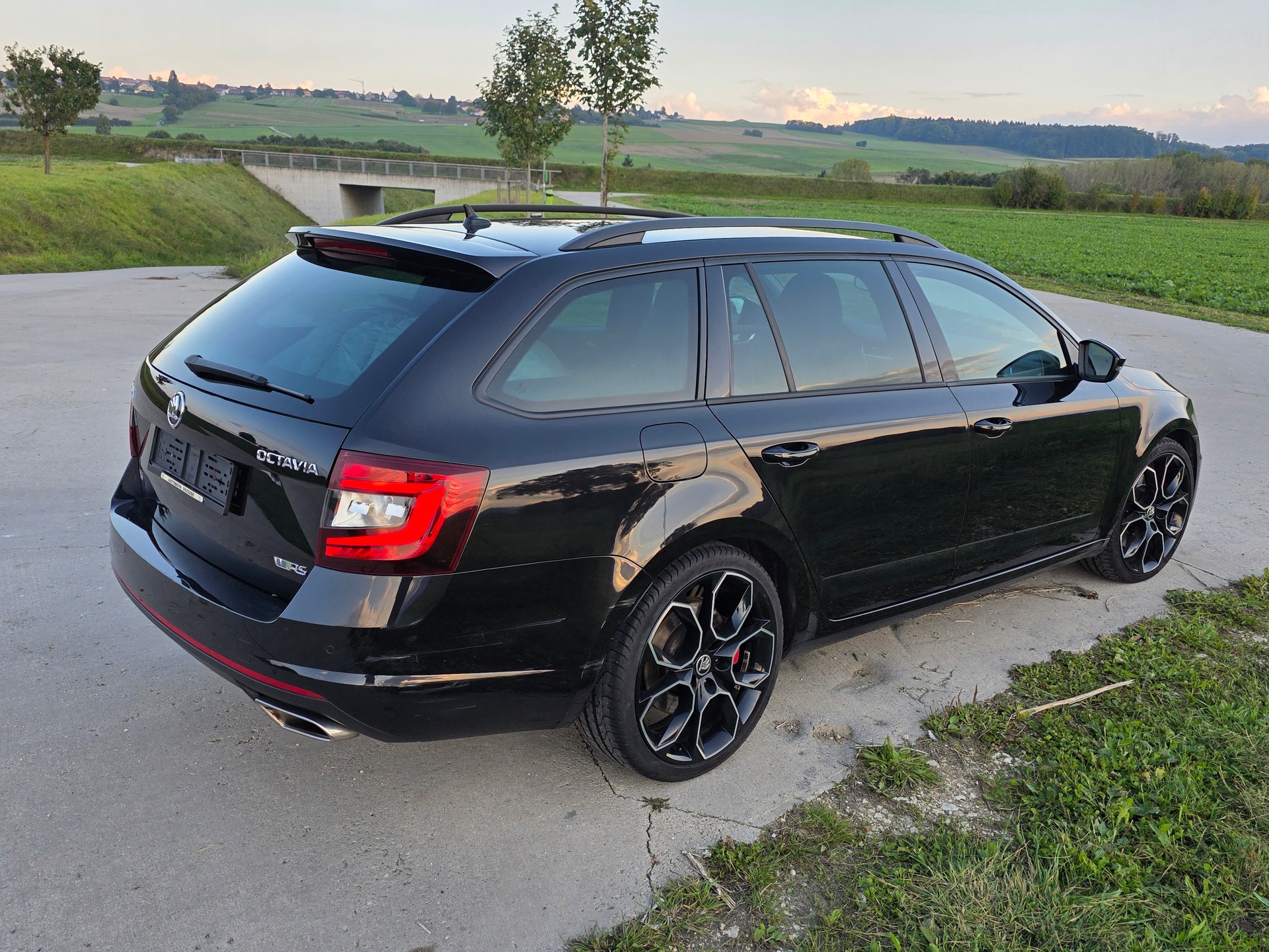 SKODA Octavia Combi 2.0 TSI RS DSG-image-3