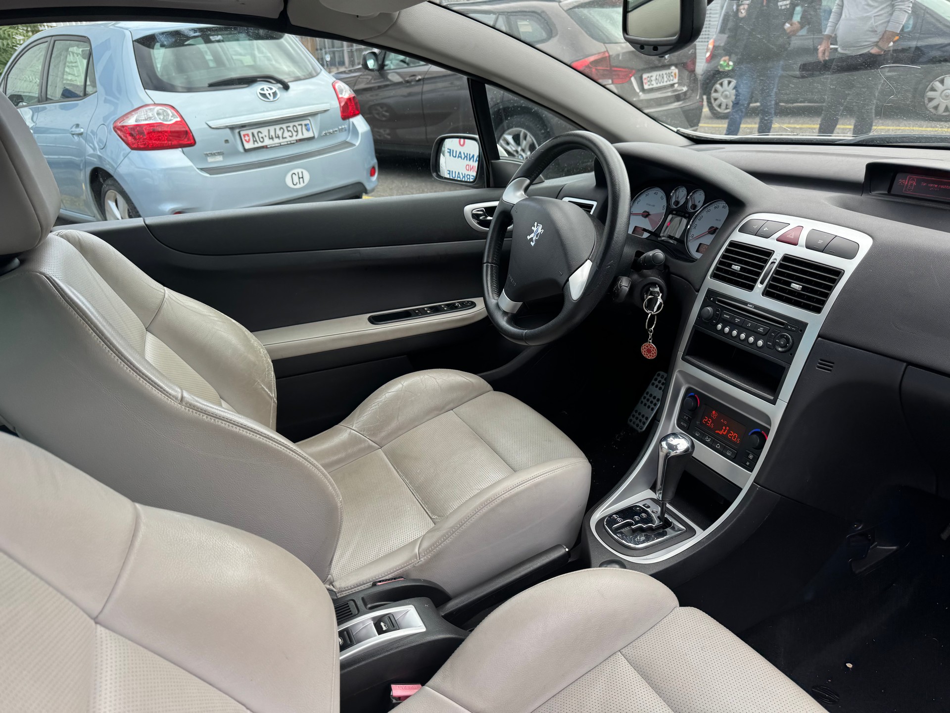 PEUGEOT 307 CC 2.0 16V Platinum Edition-image-10