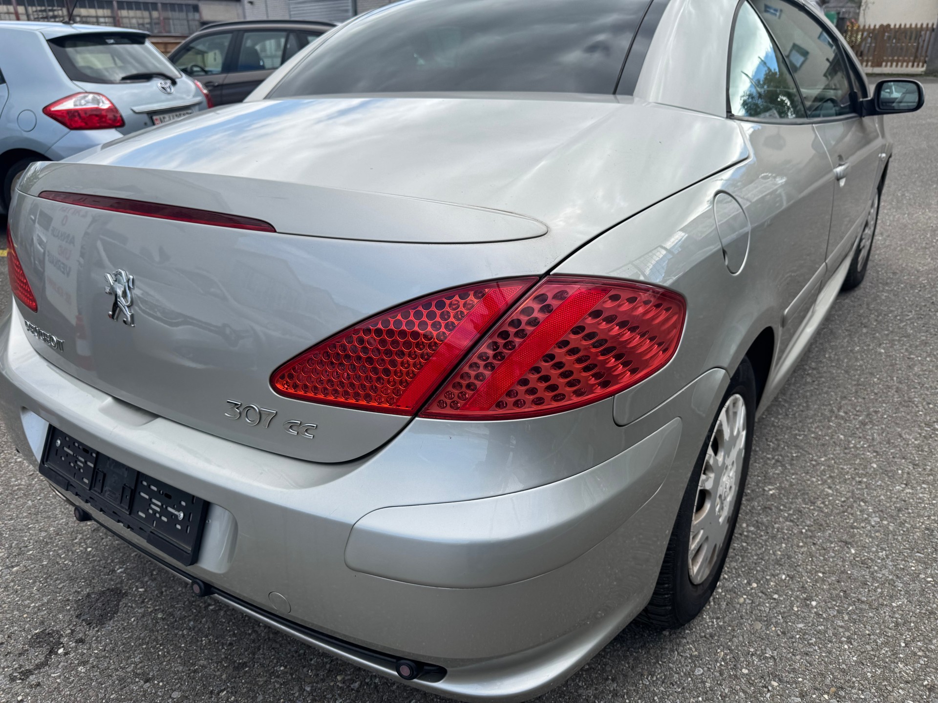 PEUGEOT 307 CC 2.0 16V Platinum Edition-image-4