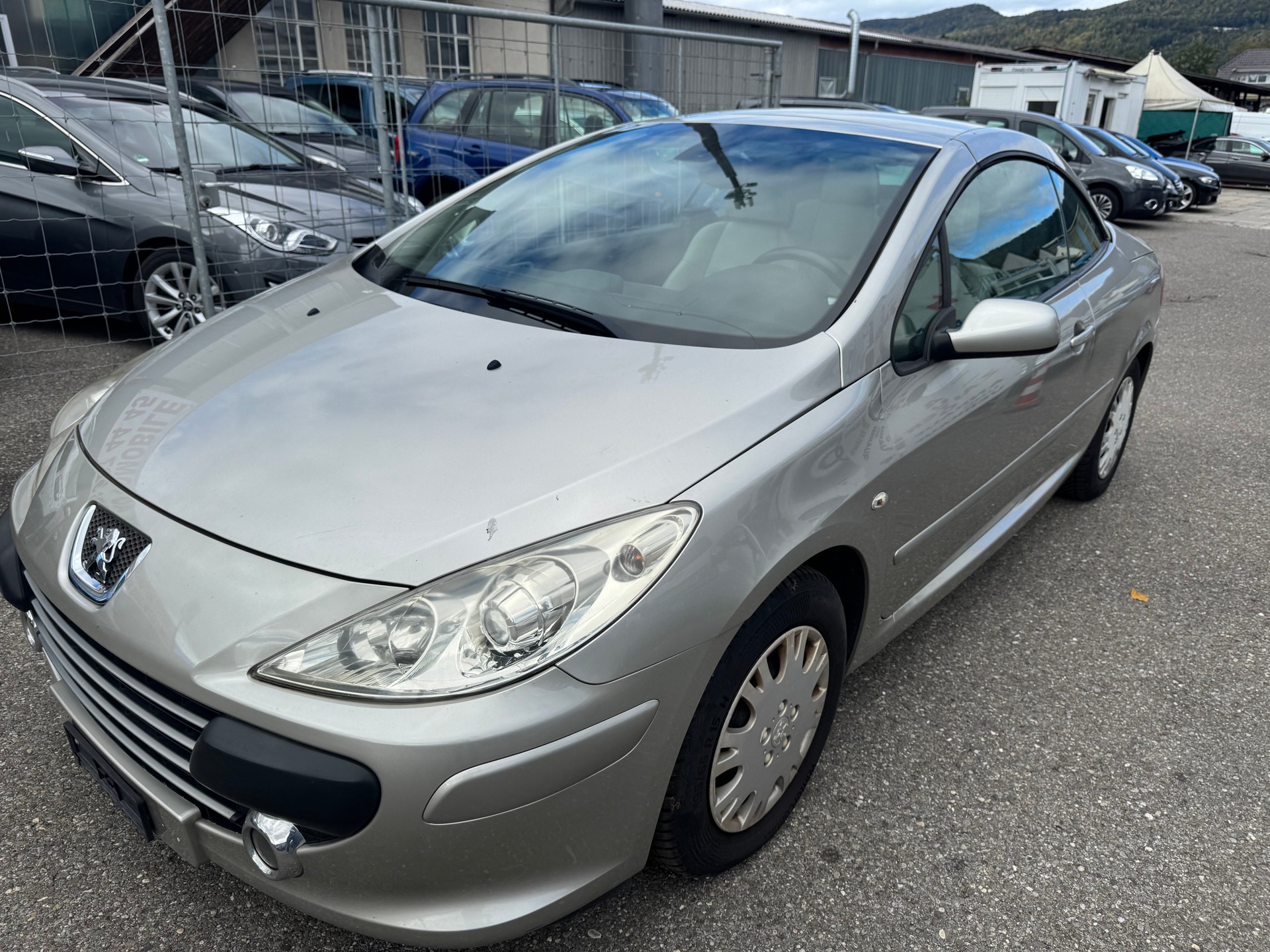 PEUGEOT 307 CC 2.0 16V Platinum Edition-image-0