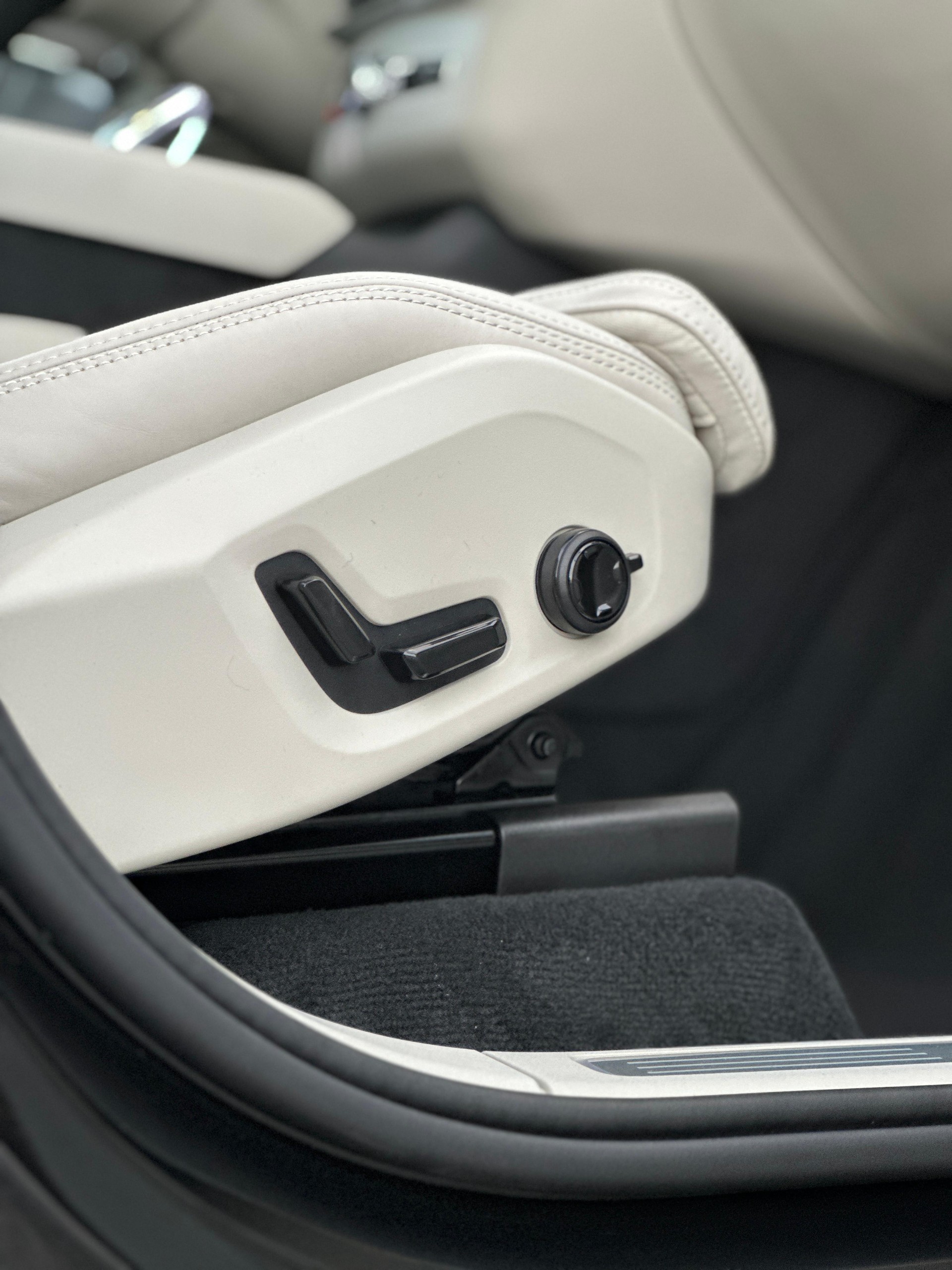 VOLVO XC90 2.0 T8 TE Ultra XCLUSIVE Dark eAWD-image-14