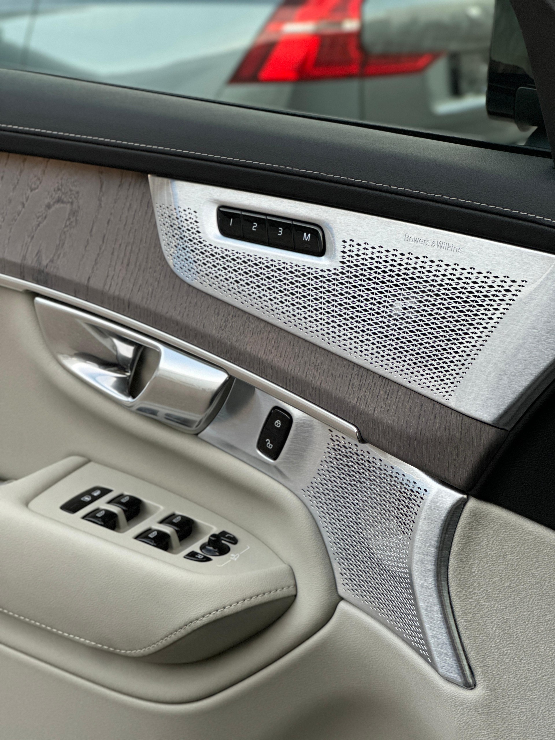 VOLVO XC90 2.0 T8 TE Ultra XCLUSIVE Dark eAWD-image-11
