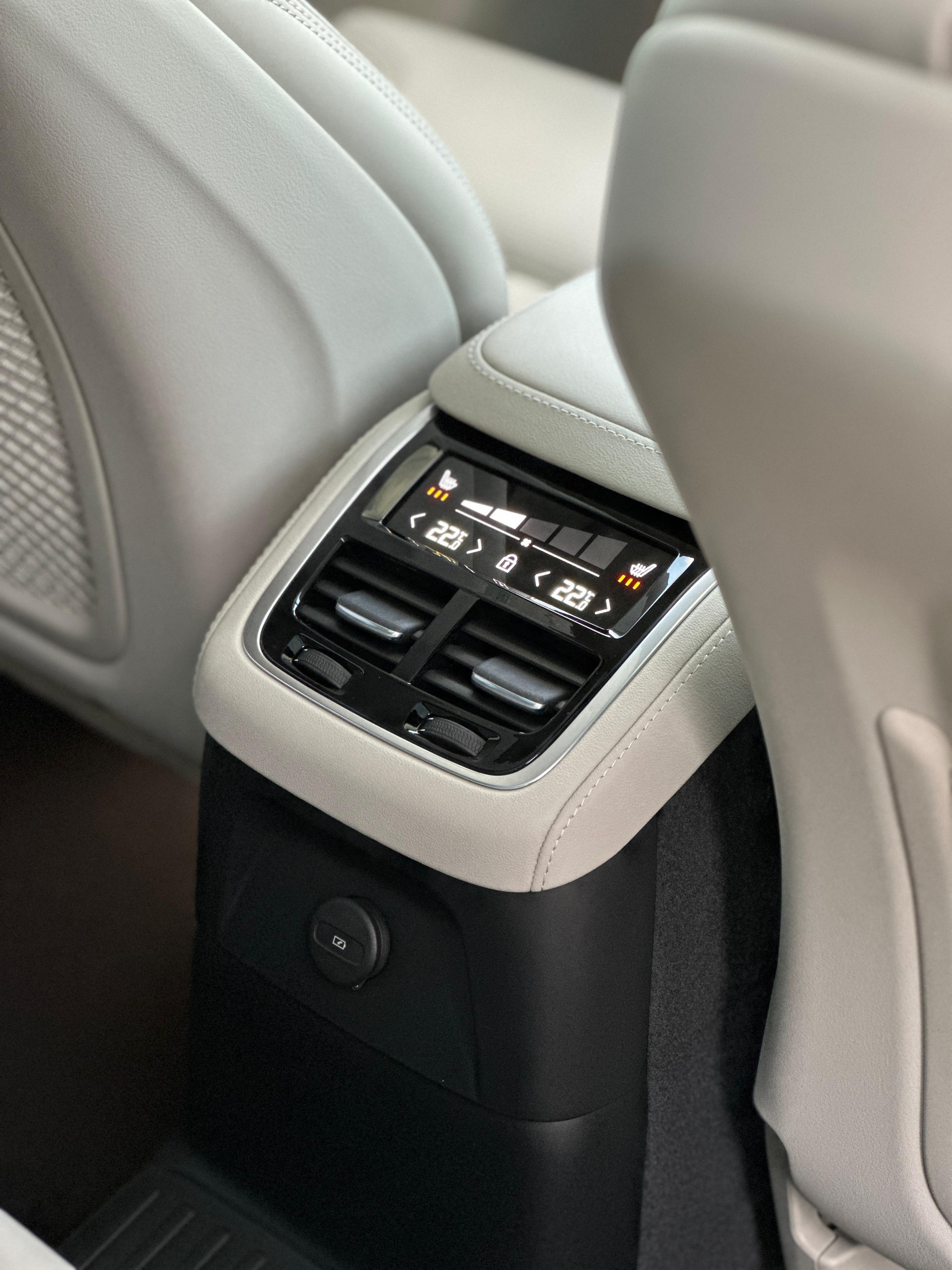 VOLVO XC90 2.0 T8 TE Ultra XCLUSIVE Dark eAWD-image-17