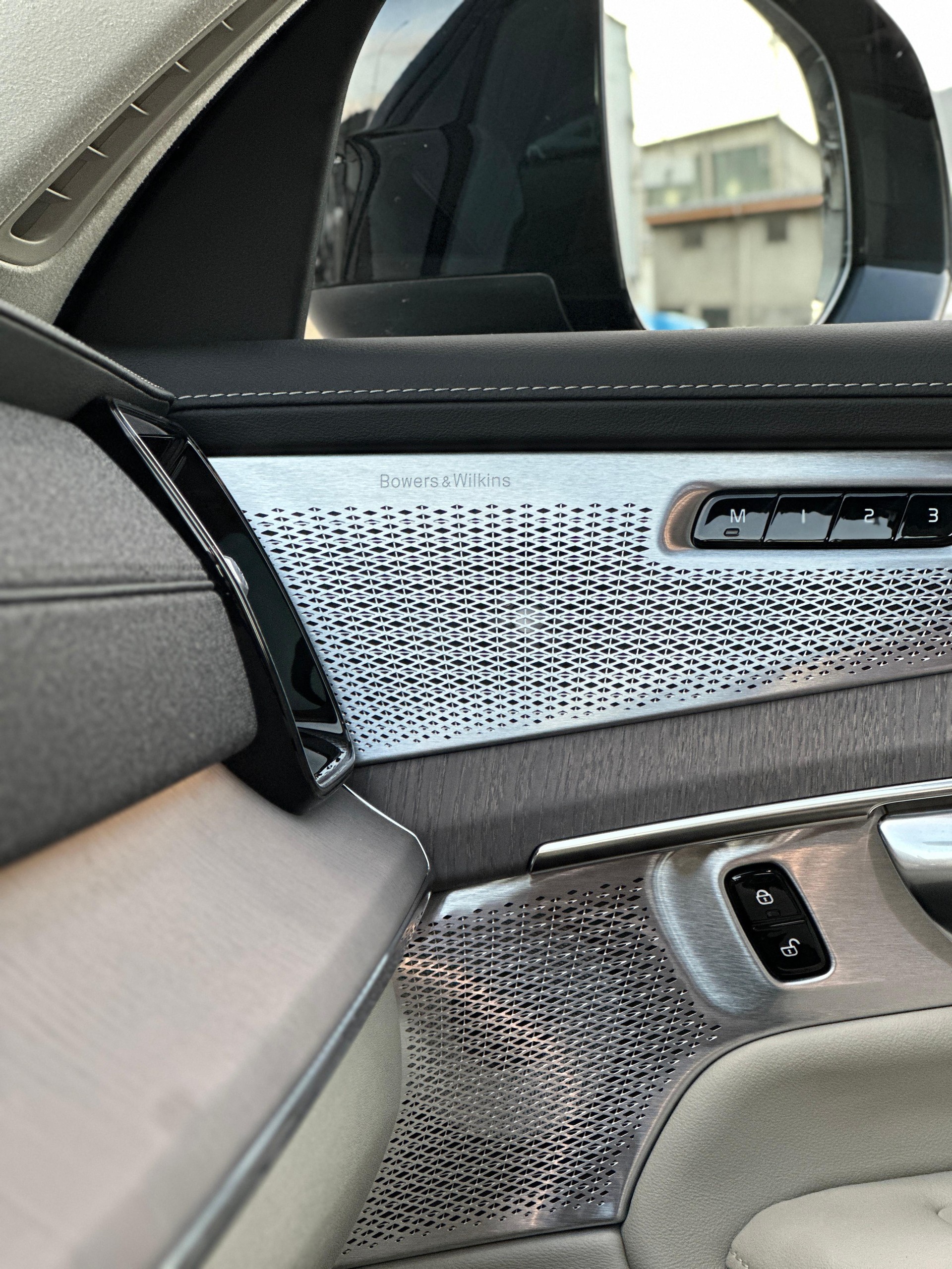VOLVO XC90 2.0 T8 TE Ultra XCLUSIVE Dark eAWD-image-12