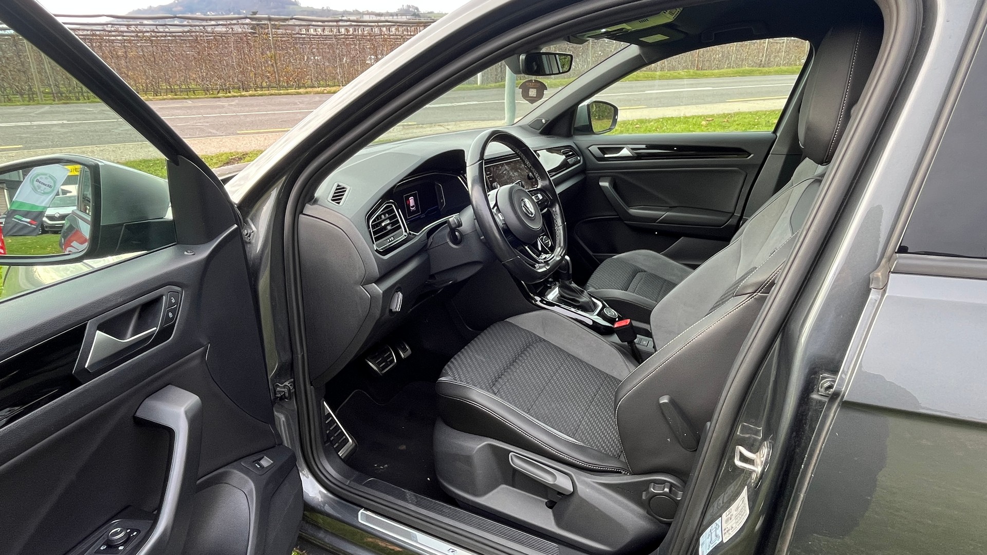 VW T-Roc 2.0 TSI R DSG 4Motion-image-7