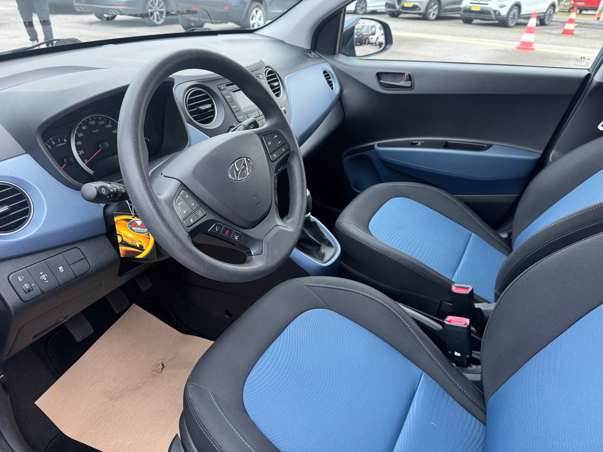 HYUNDAI i10 1.0 Amplia-image-13