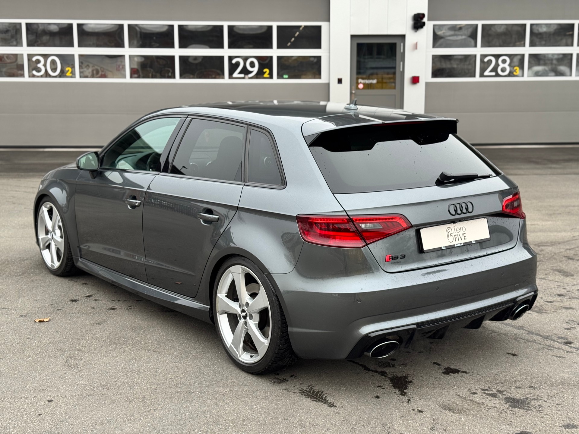 AUDI RS3 2.5 TSI quattro S-tronic-image-3