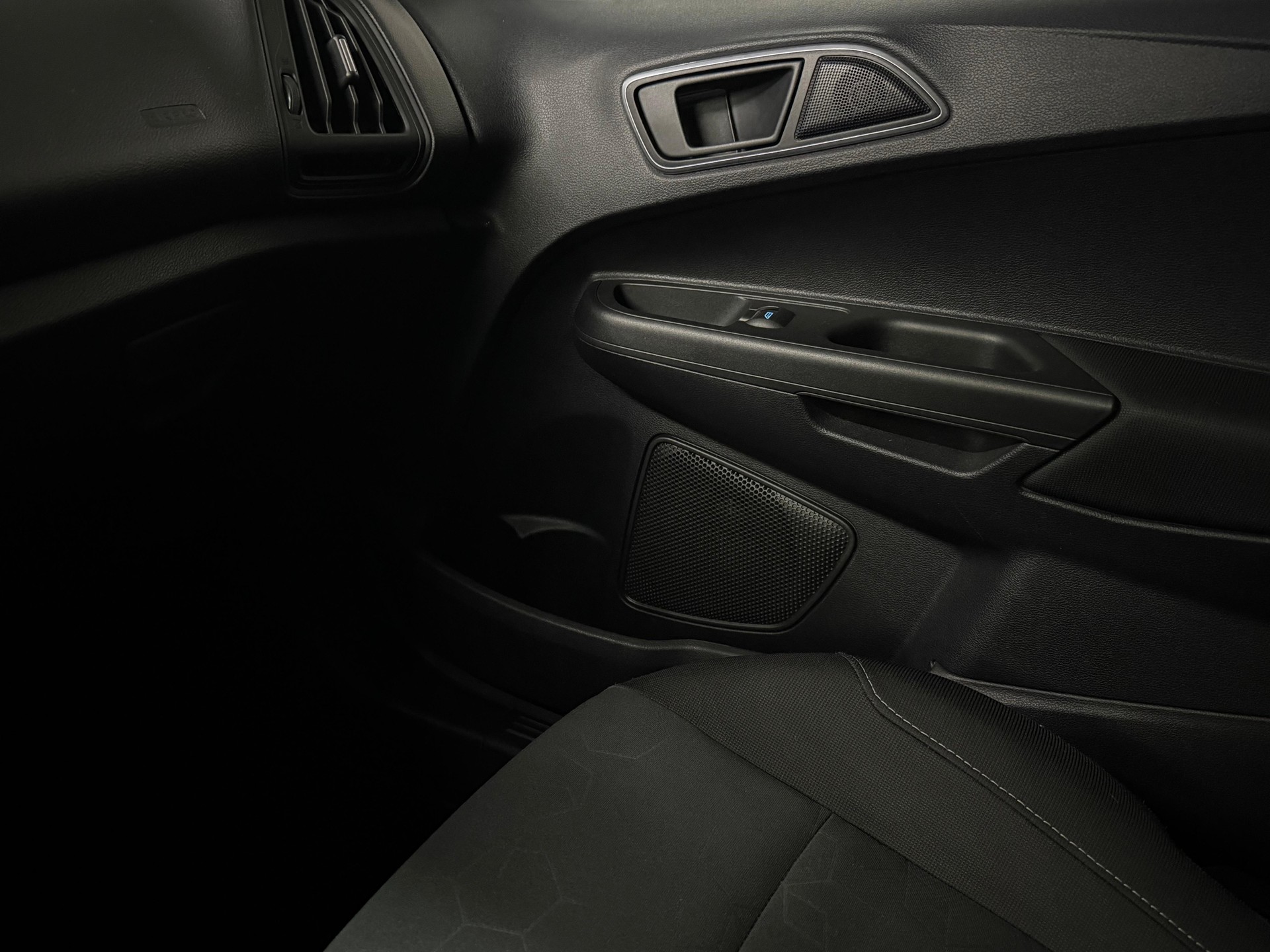 FORD B-Max 1.0 SCTi Titanium-image-12