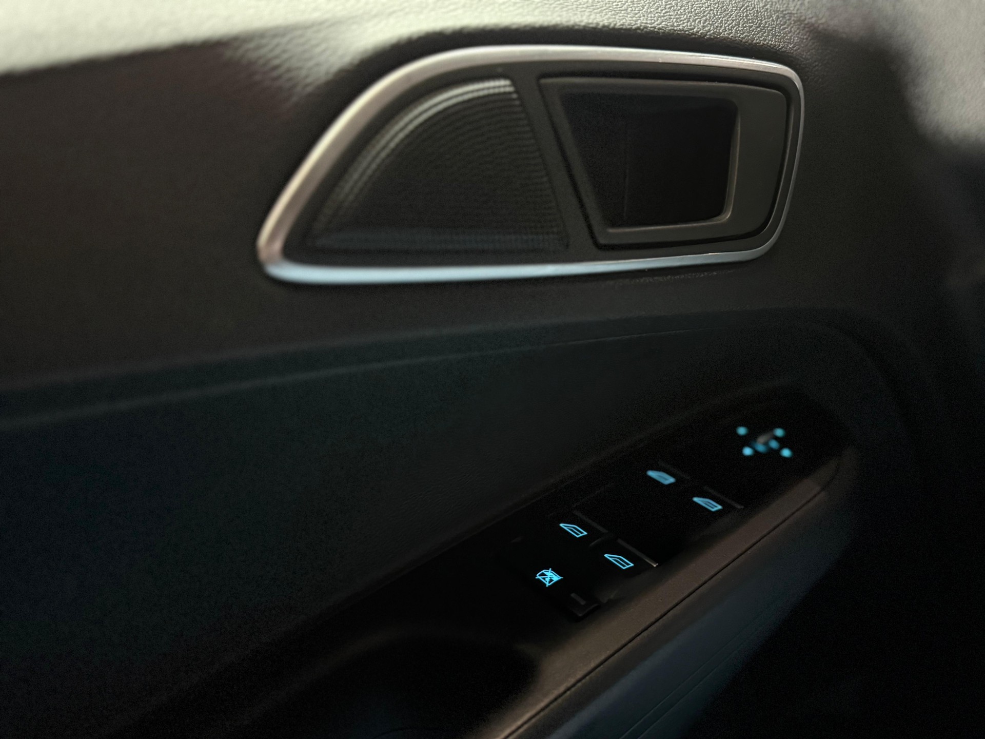 FORD B-Max 1.0 SCTi Titanium-image-15