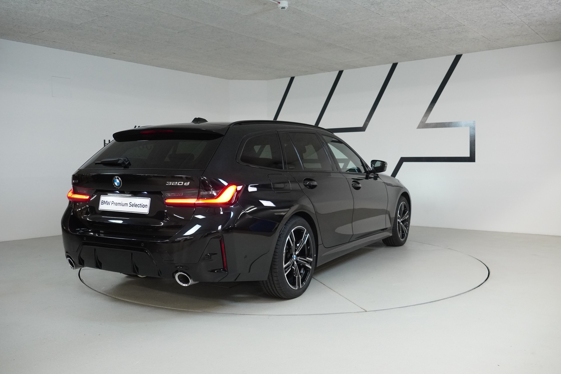 BMW 320d xDrive 48V Touring Steptronic M Sport-image-6