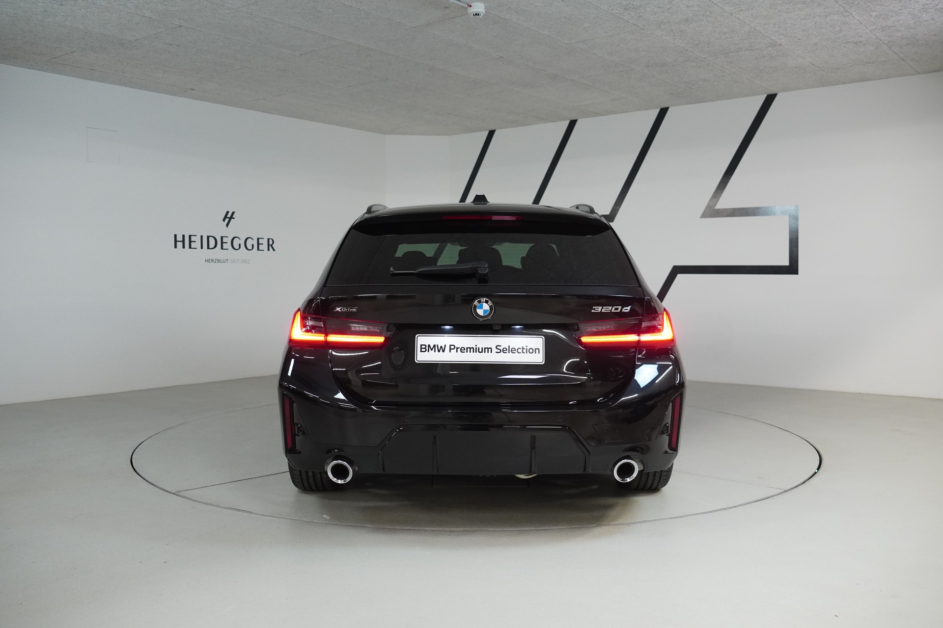 BMW 320d xDrive 48V Touring Steptronic M Sport-image-5