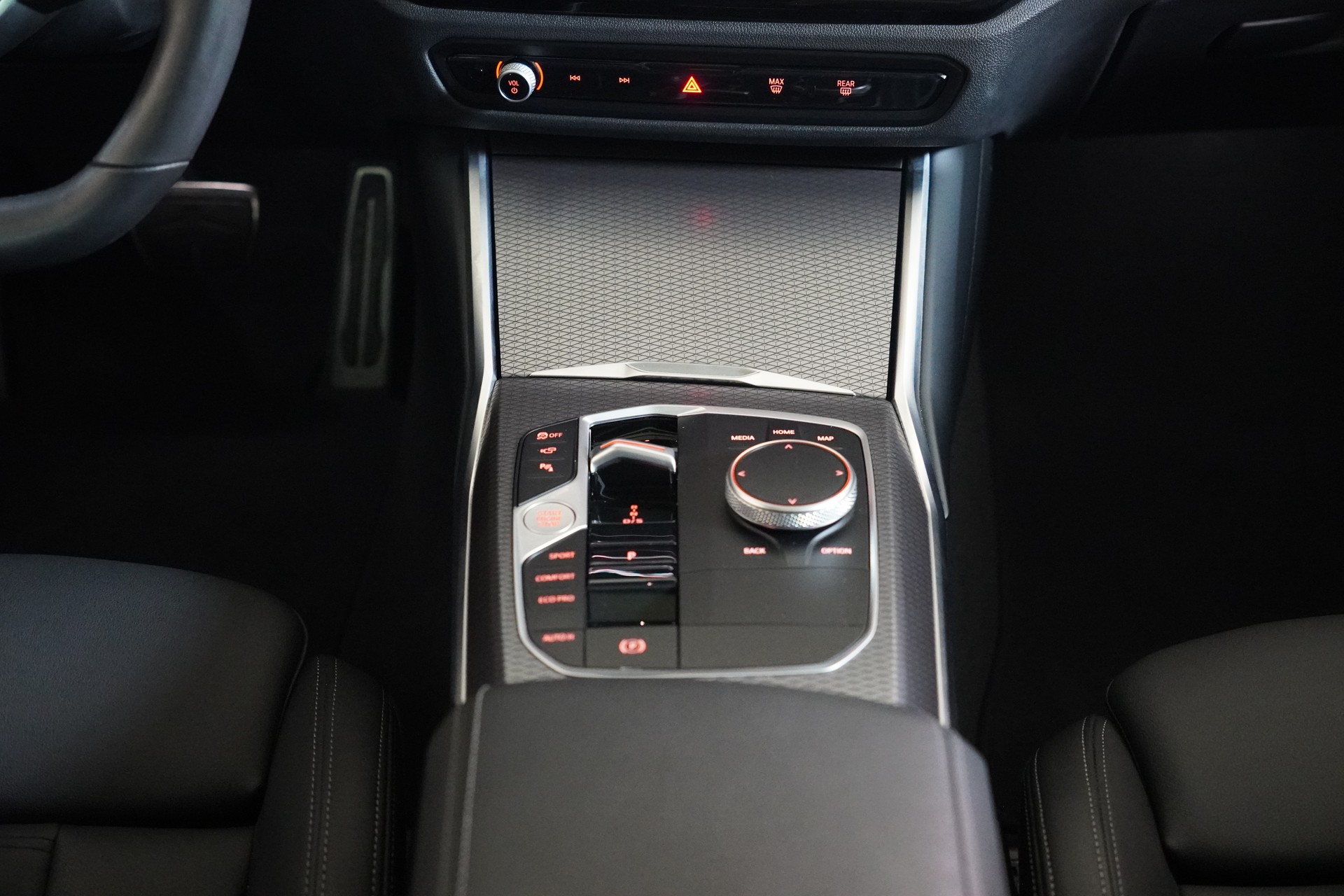 BMW 320d xDrive 48V Touring Steptronic M Sport-image-19