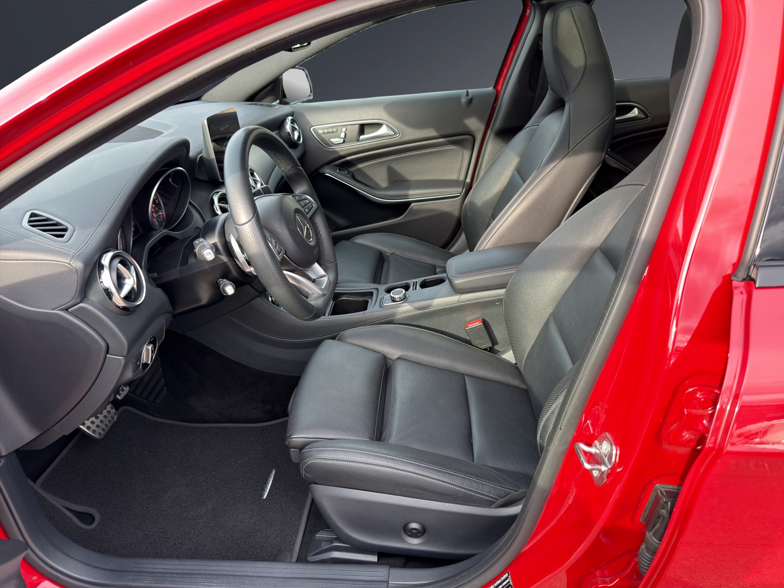 MERCEDES-BENZ GLA 220 AMG Line 4Matic 7G-DCT-image-5