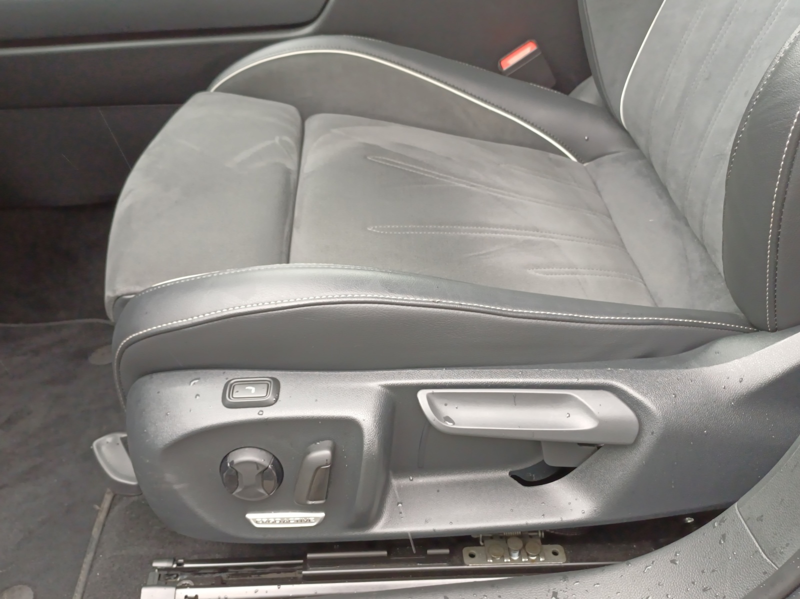 VW Passat Variant 2.0 TDI evo Elegance 4 Motion DSG-image-14