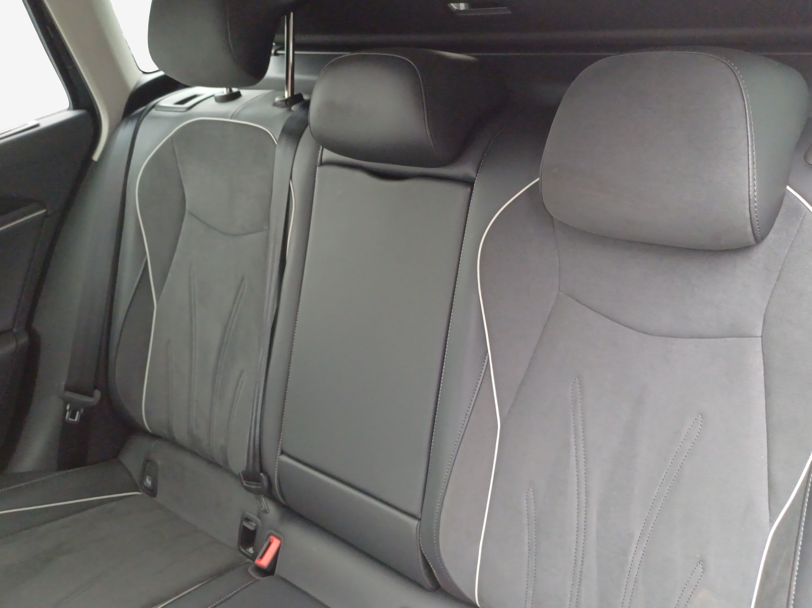 VW Passat Variant 2.0 TDI evo Elegance 4 Motion DSG-image-11