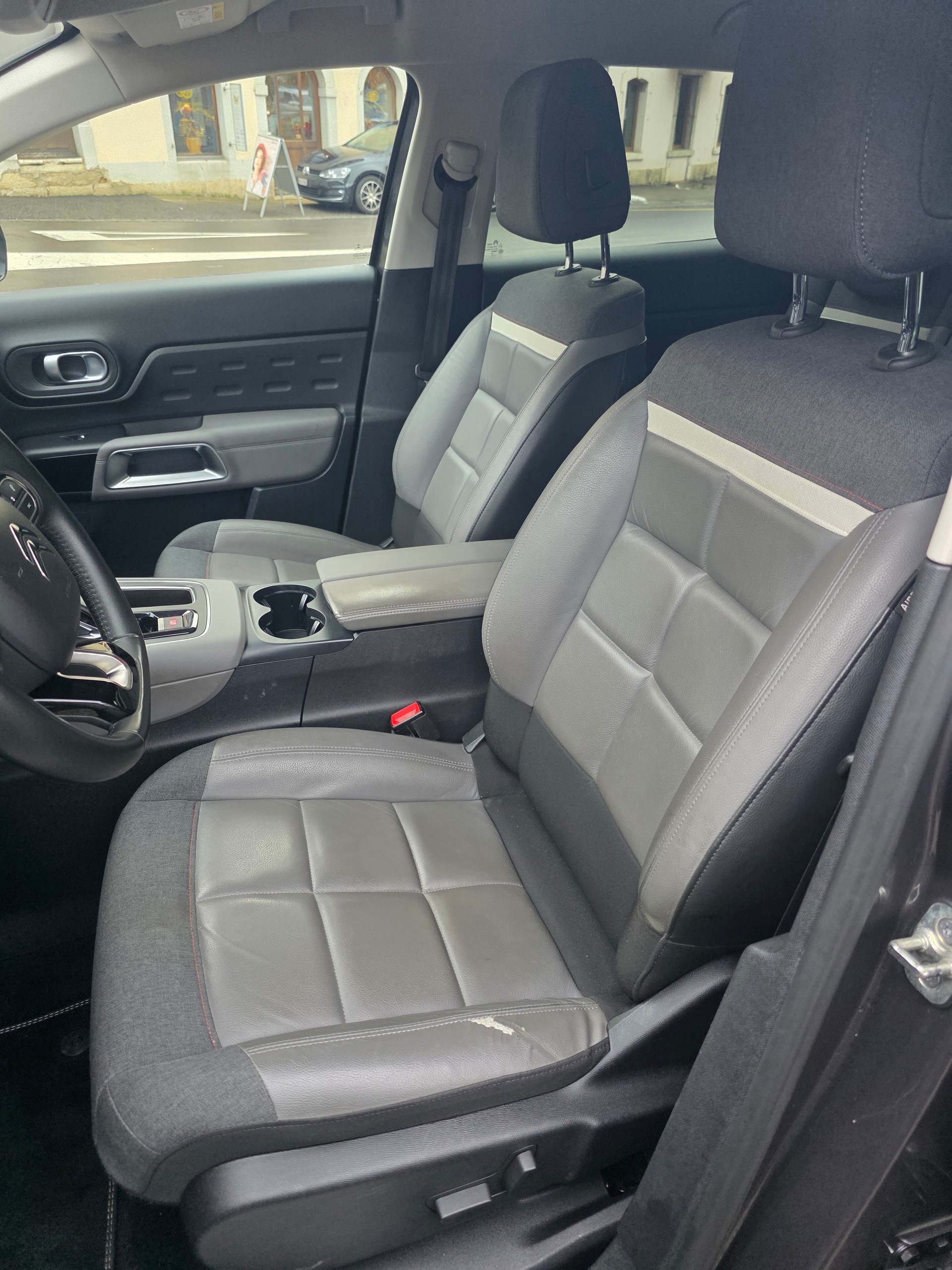 CITROEN C5 Aircross 1.6 PHEV Shine-image-12