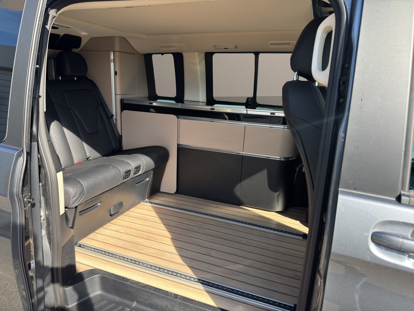 MERCEDES-BENZ Marco Polo 250 d AMG Line-image-9