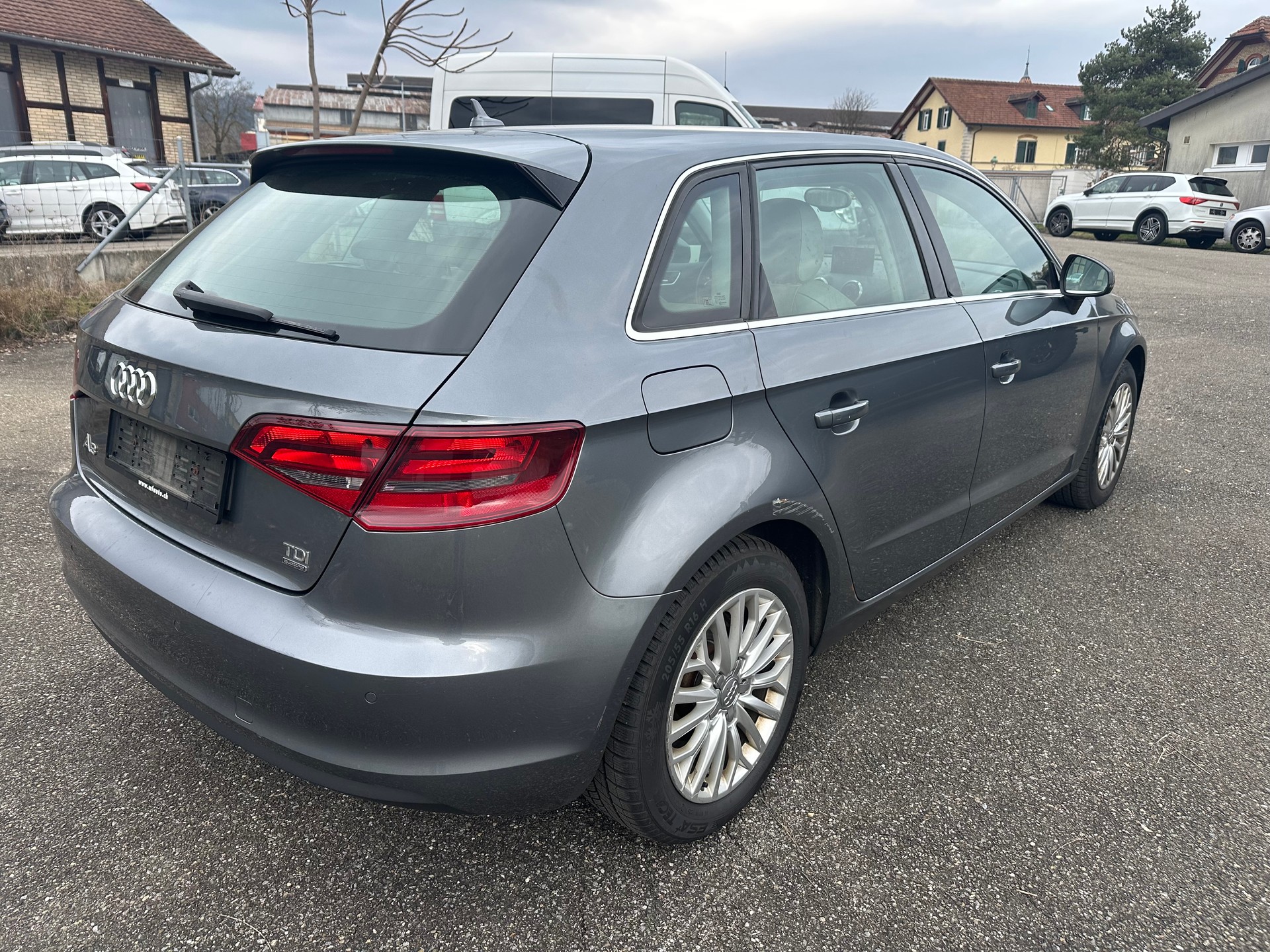 AUDI A3 Sportback 2.0 TDI Ambiente quattro-image-4