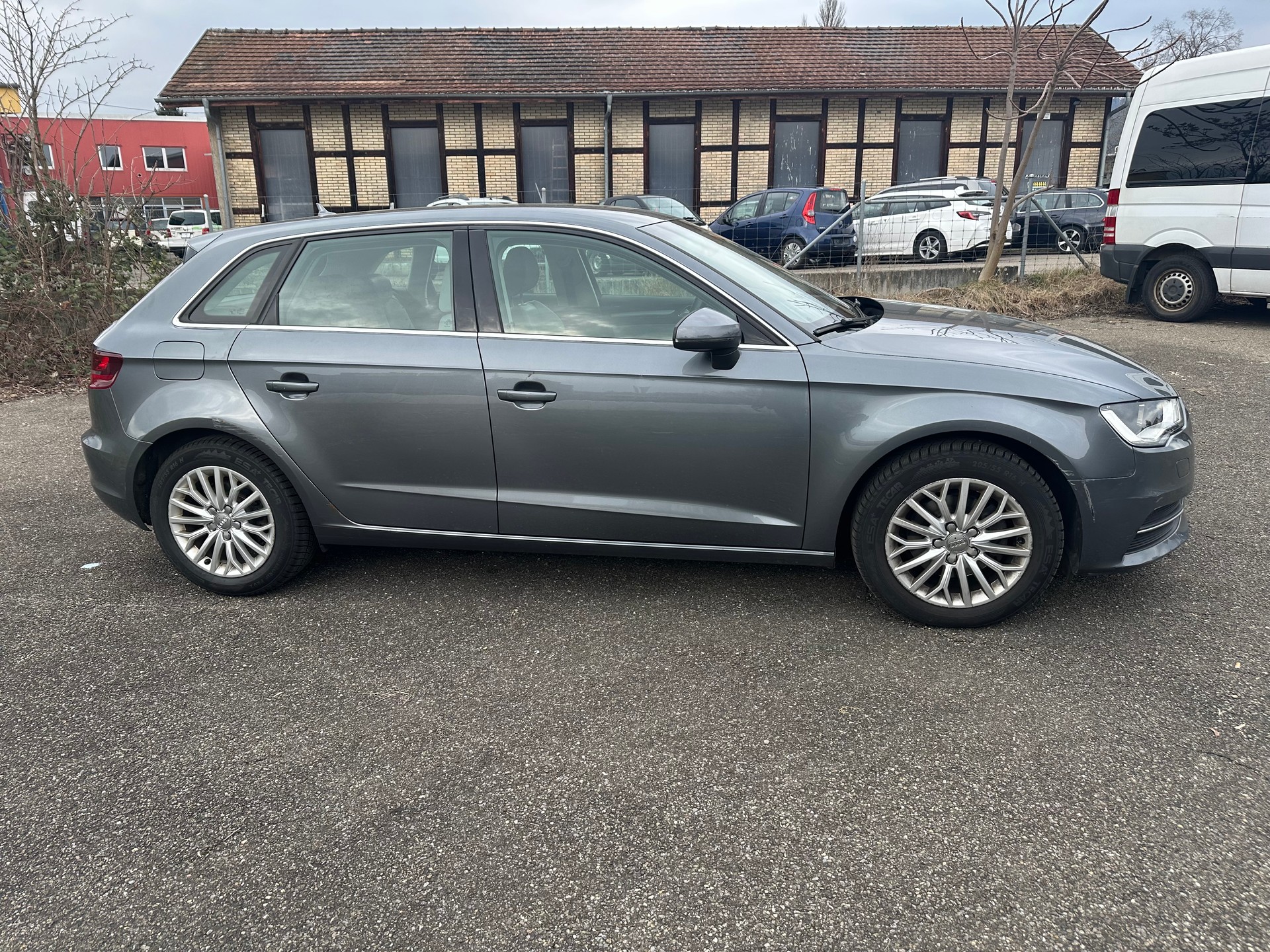 AUDI A3 Sportback 2.0 TDI Ambiente quattro-image-3