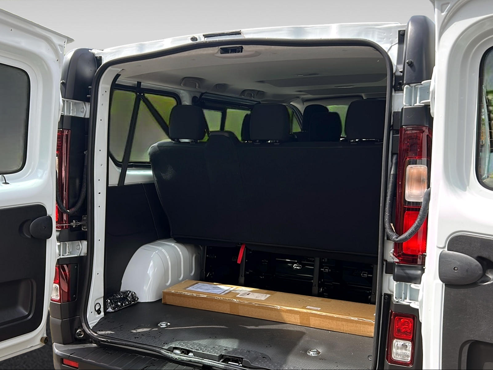 RENAULT Trafic Passenger Equilibre Blue dCi 110-image-7