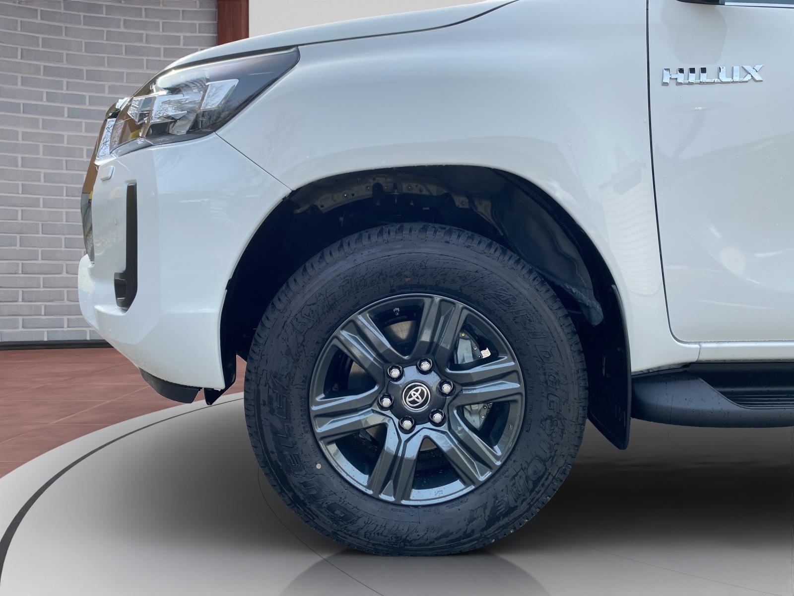 TOYOTA Hilux Double Cab.-Pick-up 2.4 D-4D 150 Style-image-9