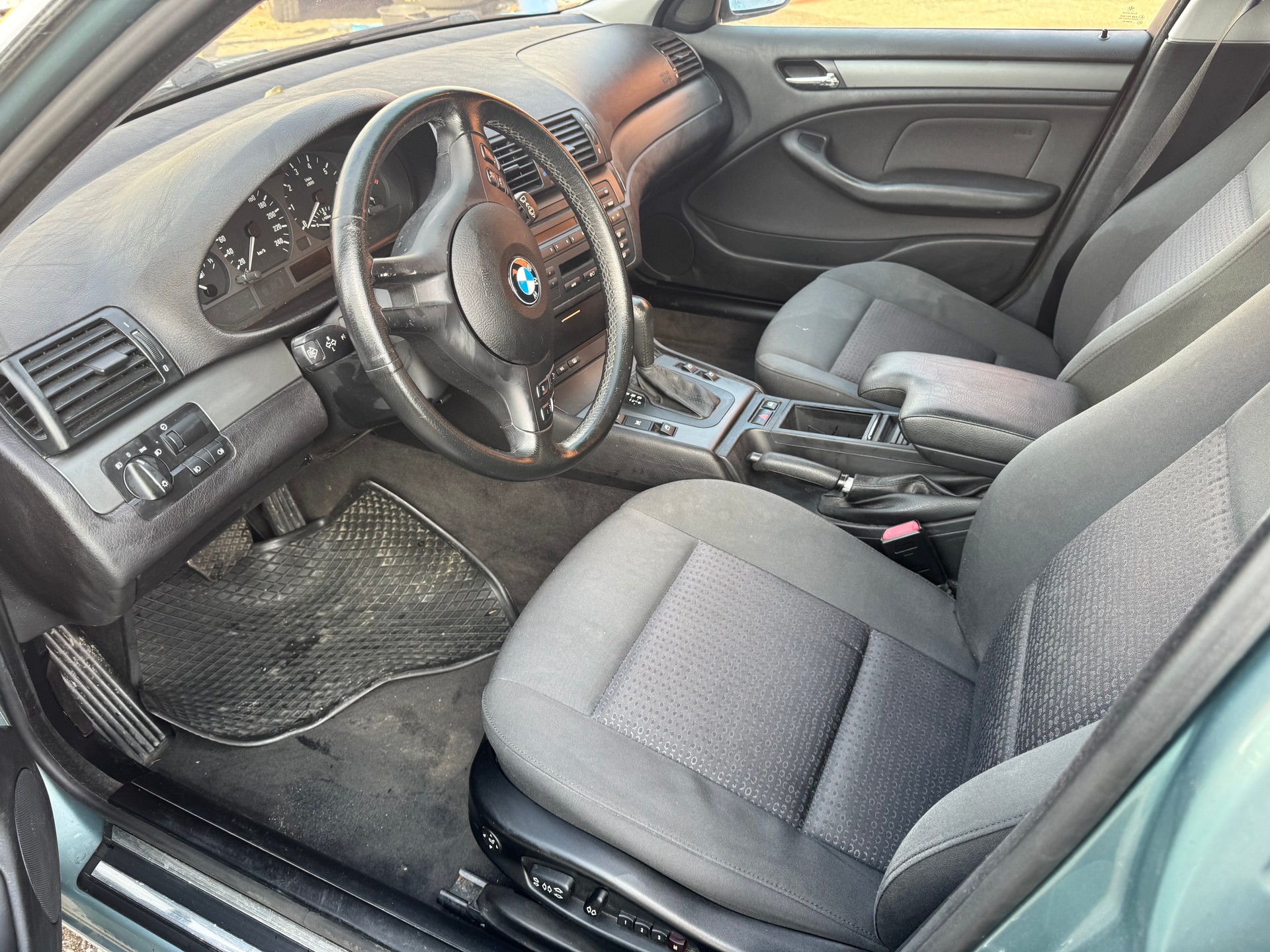 BMW 320-image-8