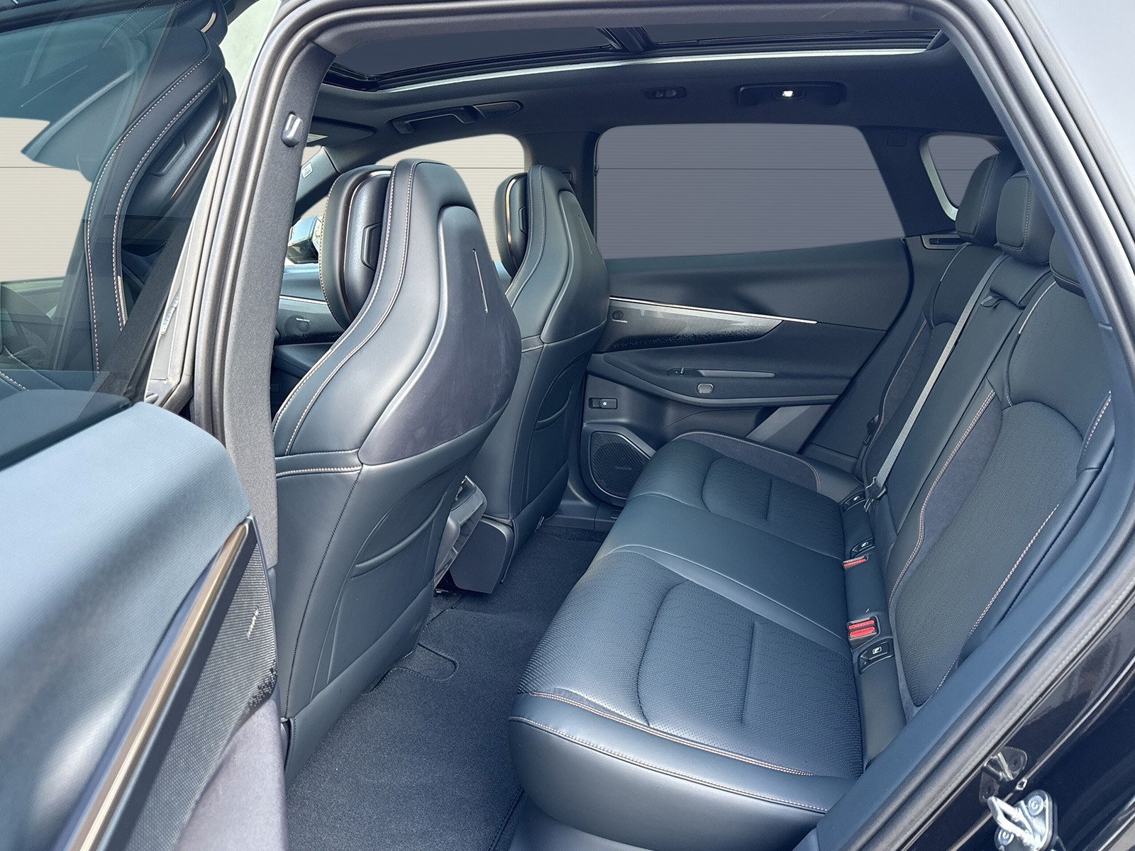 LYNK & CO 08 1.5 PHEV More-image-7