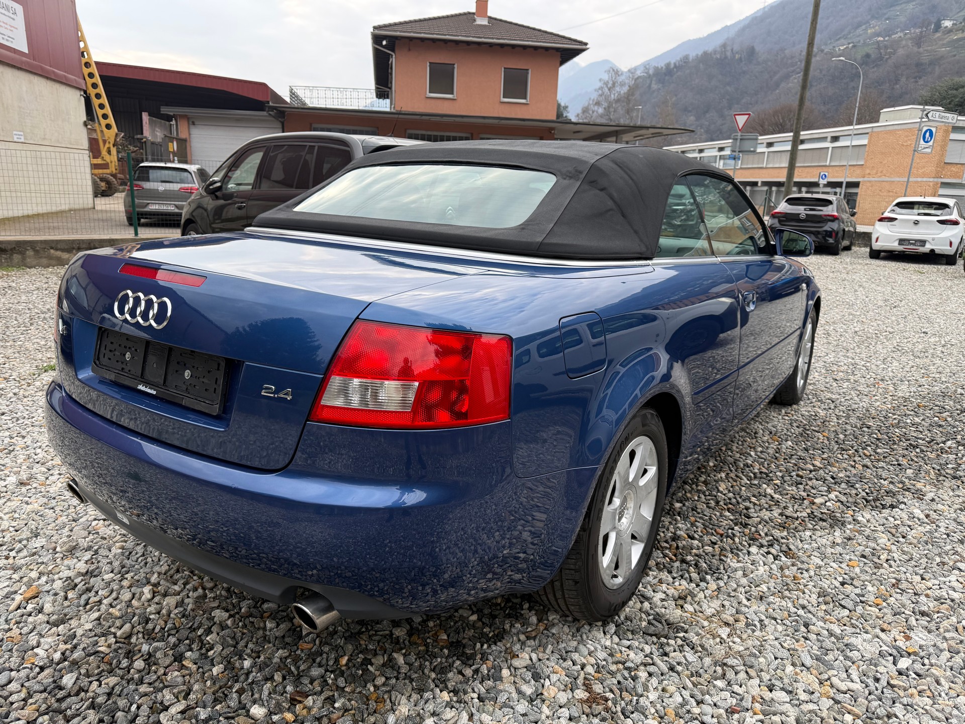 AUDI A4 Cabriolet 2.4 V6-image-6
