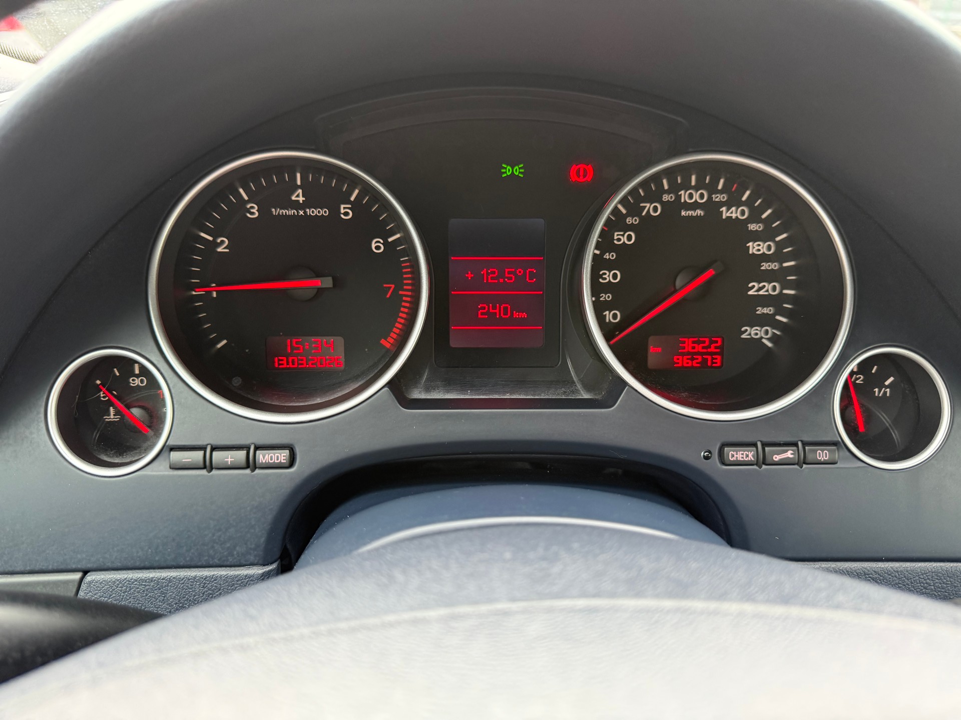 AUDI A4 Cabriolet 2.4 V6-image-10