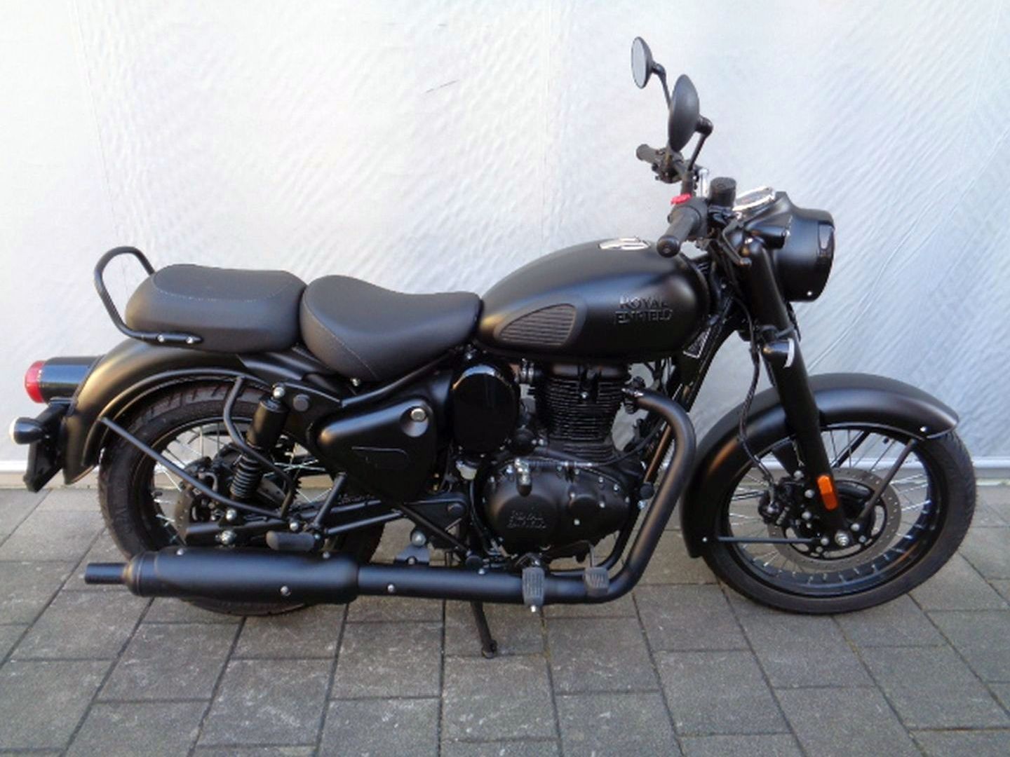 ROYAL ENFIELD CLASSIC 350 E5-showroom-element-3