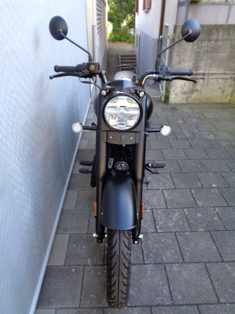 ROYAL ENFIELD CLASSIC 350 E5-showroom-element-2