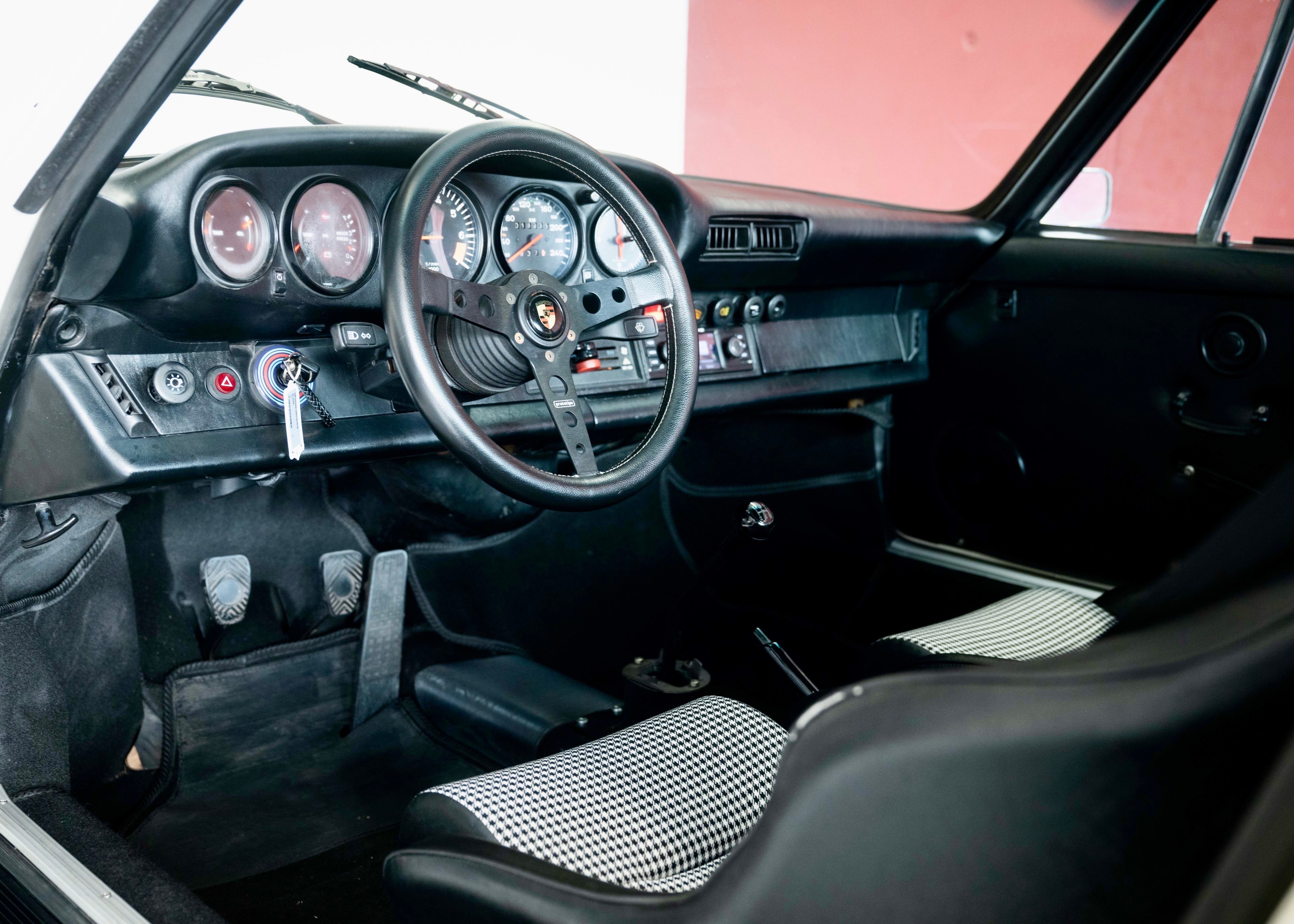 Image PORSCHE 911 911 Backdate 3.0 SC (Swiss registration)