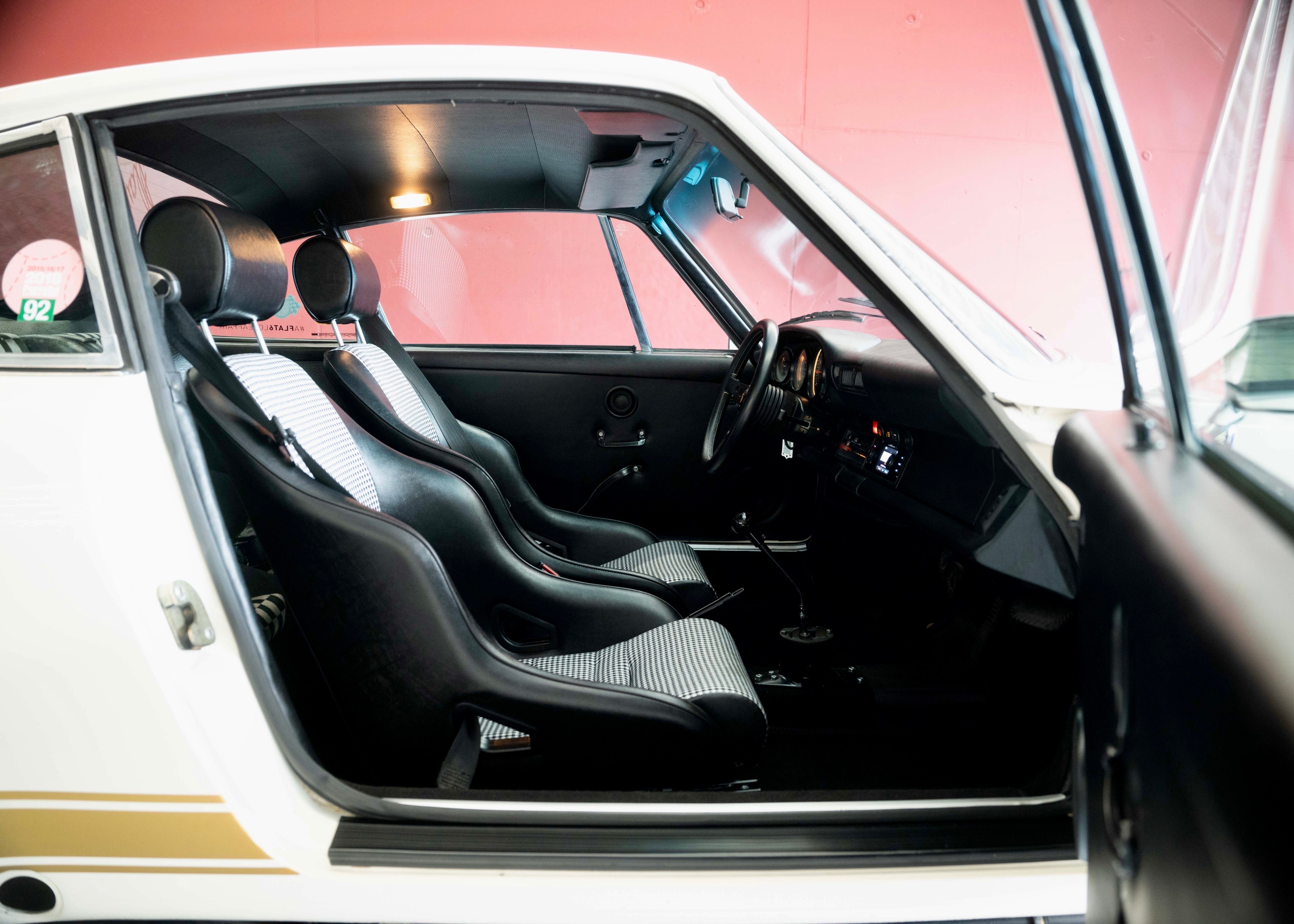 Image PORSCHE 911 911 Backdate 3.0 SC (Swiss registration)