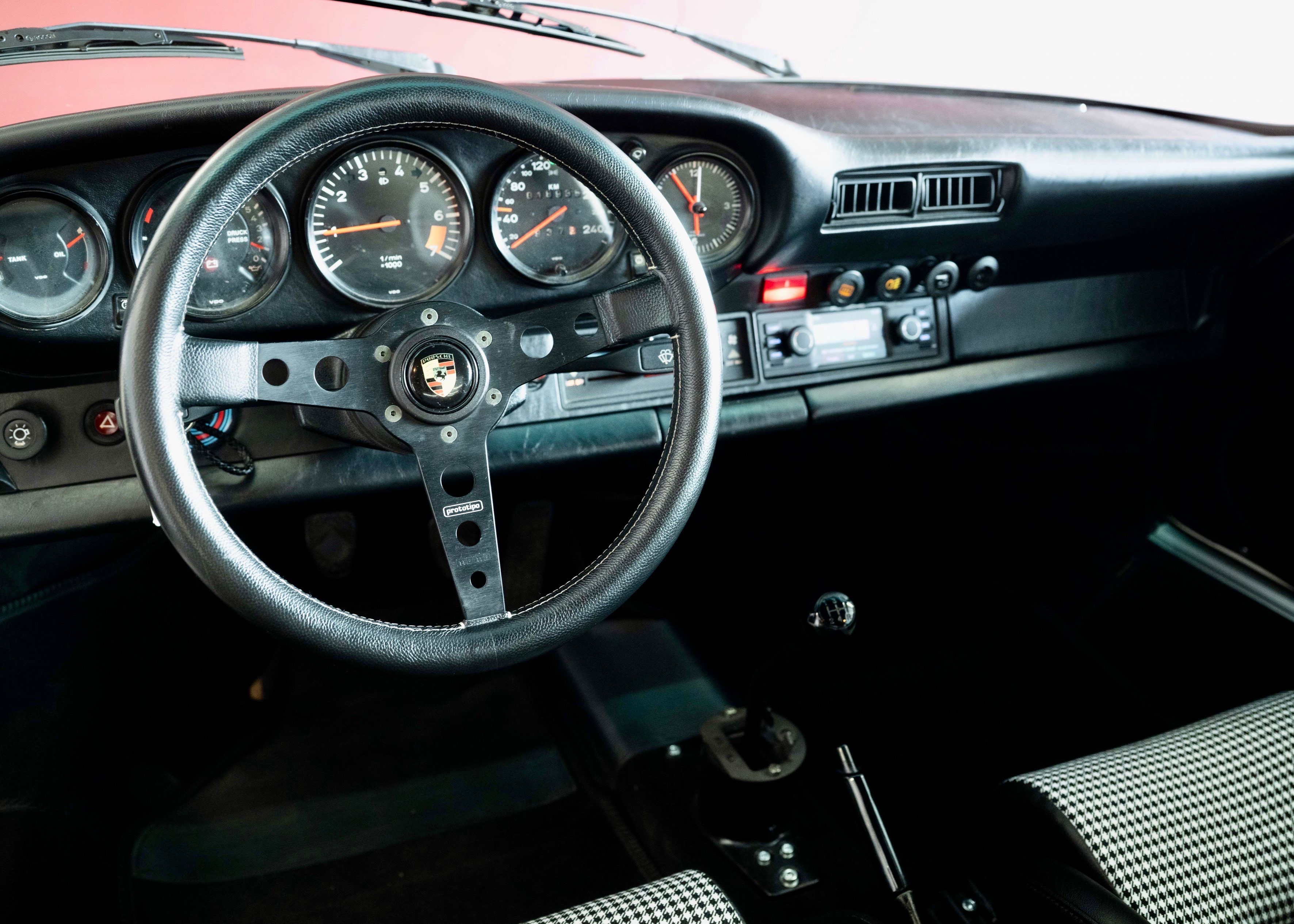 Image PORSCHE 911 911 Backdate 3.0 SC (Swiss registration)