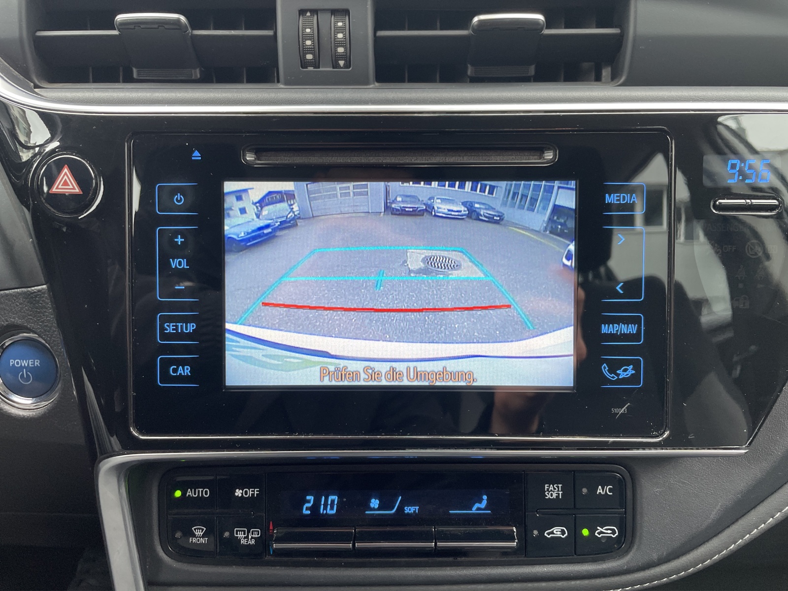TOYOTA Auris Touring Sports 1.8 HSD Trend e-CVT-image-16