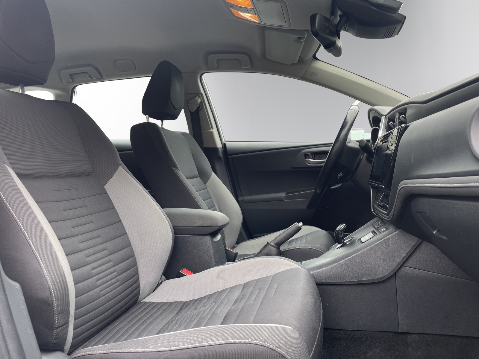 TOYOTA Auris Touring Sports 1.8 HSD Trend e-CVT-image-10