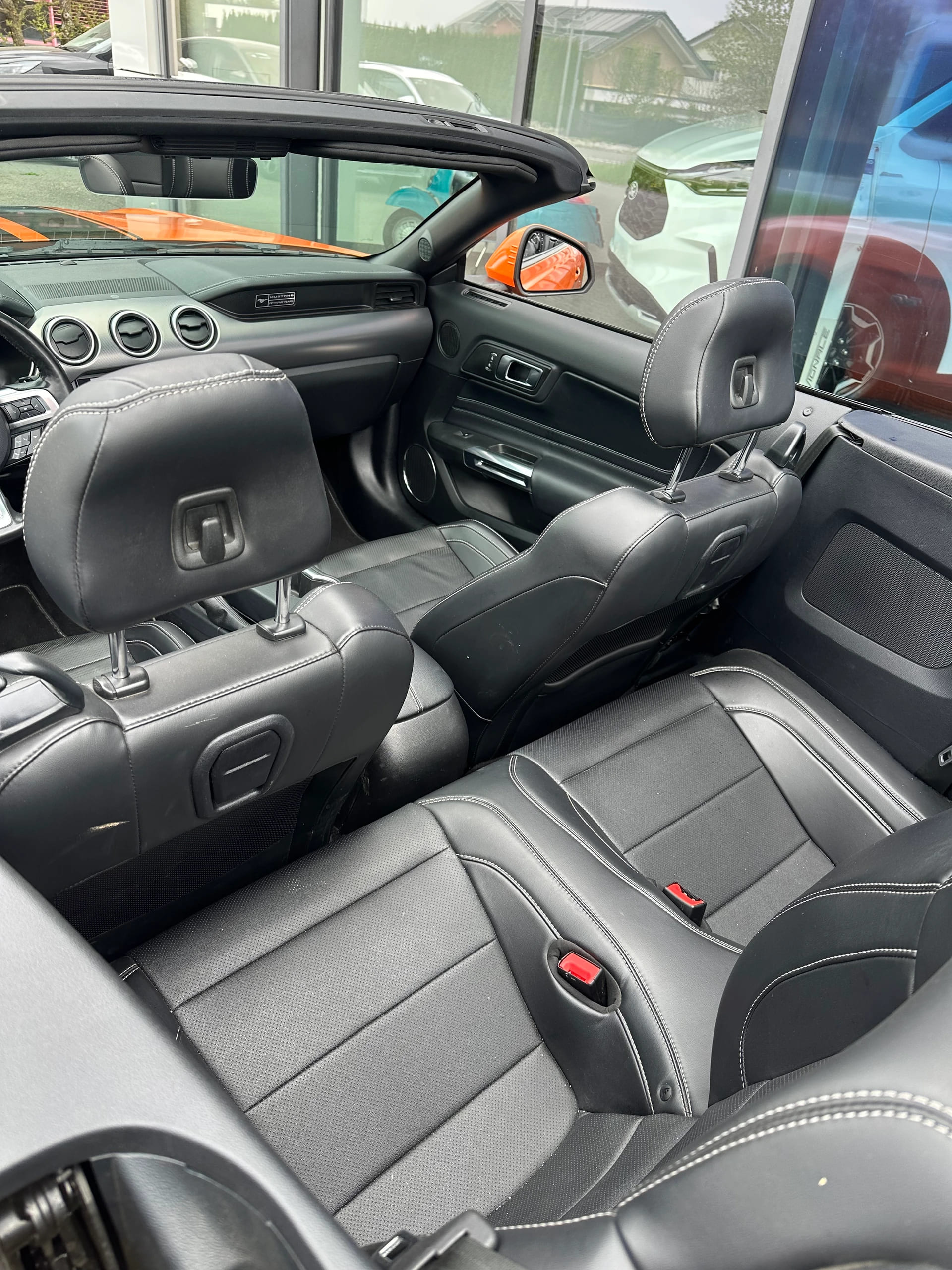 FORD Mustang Convertible 5.0 V8 GT-image-9