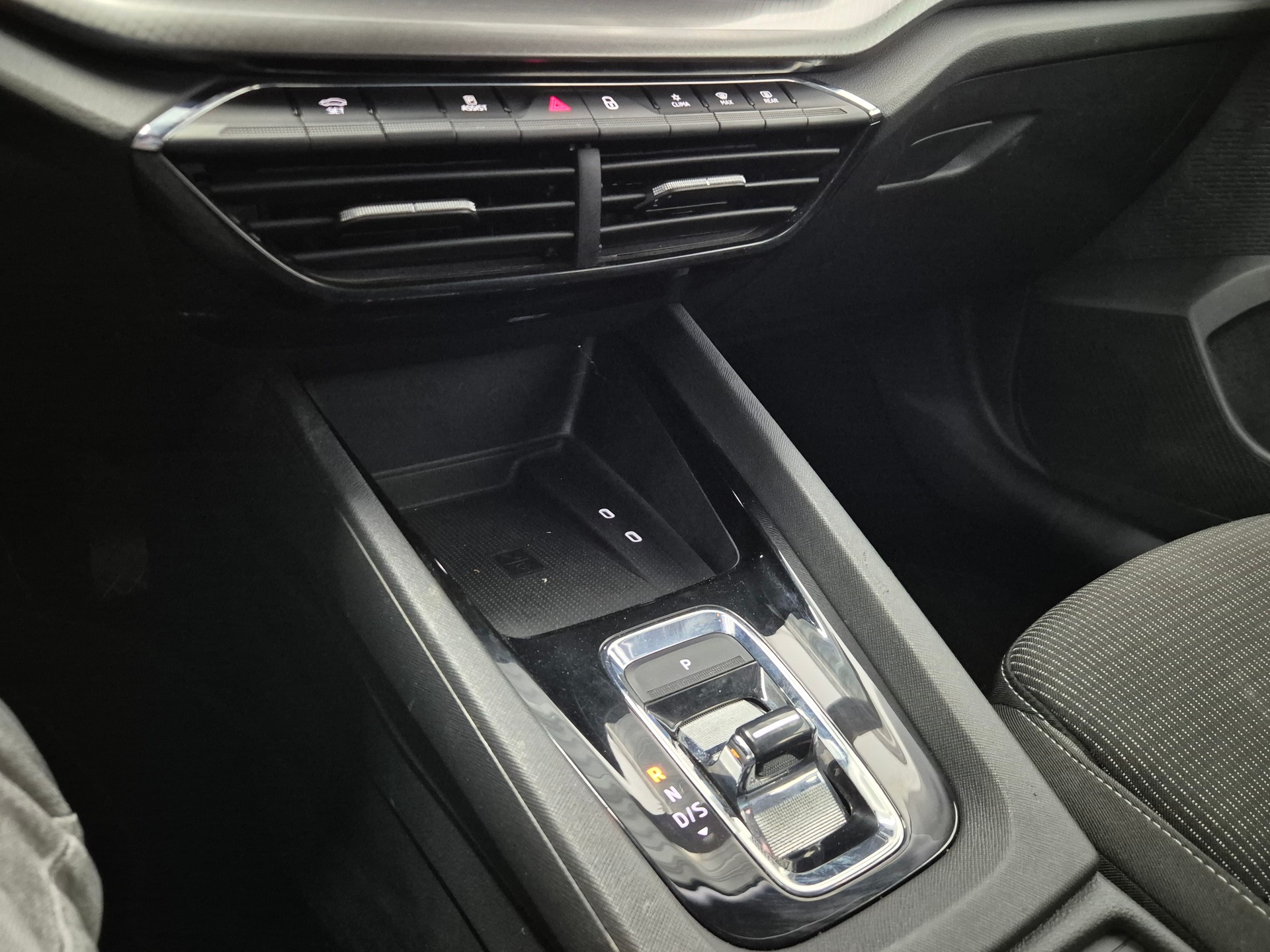 SKODA Octavia Combi 2.0 TDI DSG Ambition-image-12