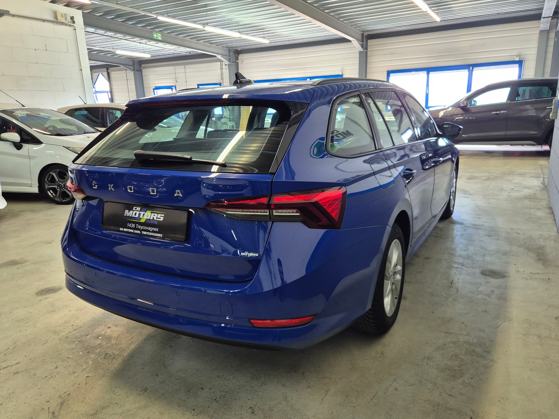 SKODA Octavia Combi 2.0 TDI DSG Ambition-image-4