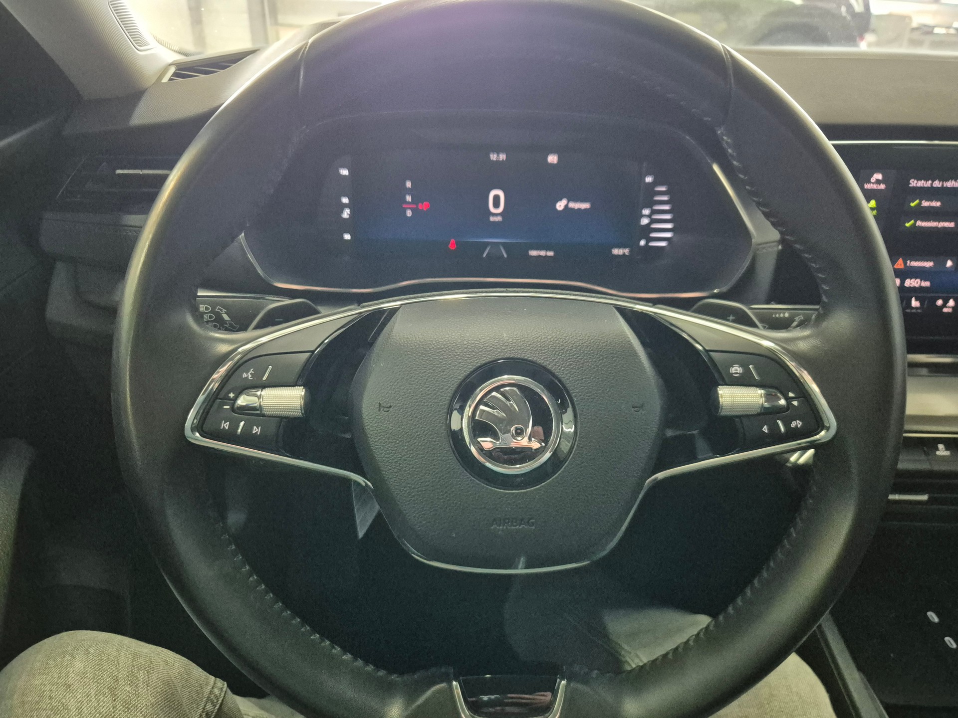 SKODA Octavia Combi 2.0 TDI DSG Ambition-image-8