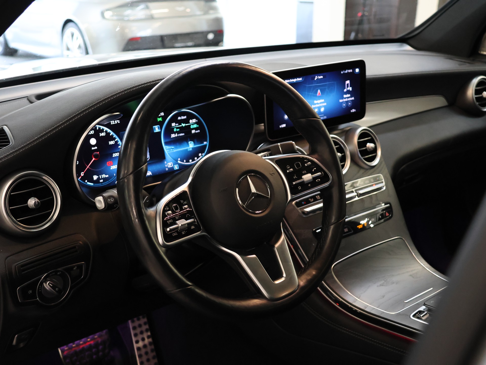 MERCEDES-BENZ GLC 200 AMG Line 4Matic 9G-Tronic *360 Kamera* *Burmester* *Panoramadach*-image-19