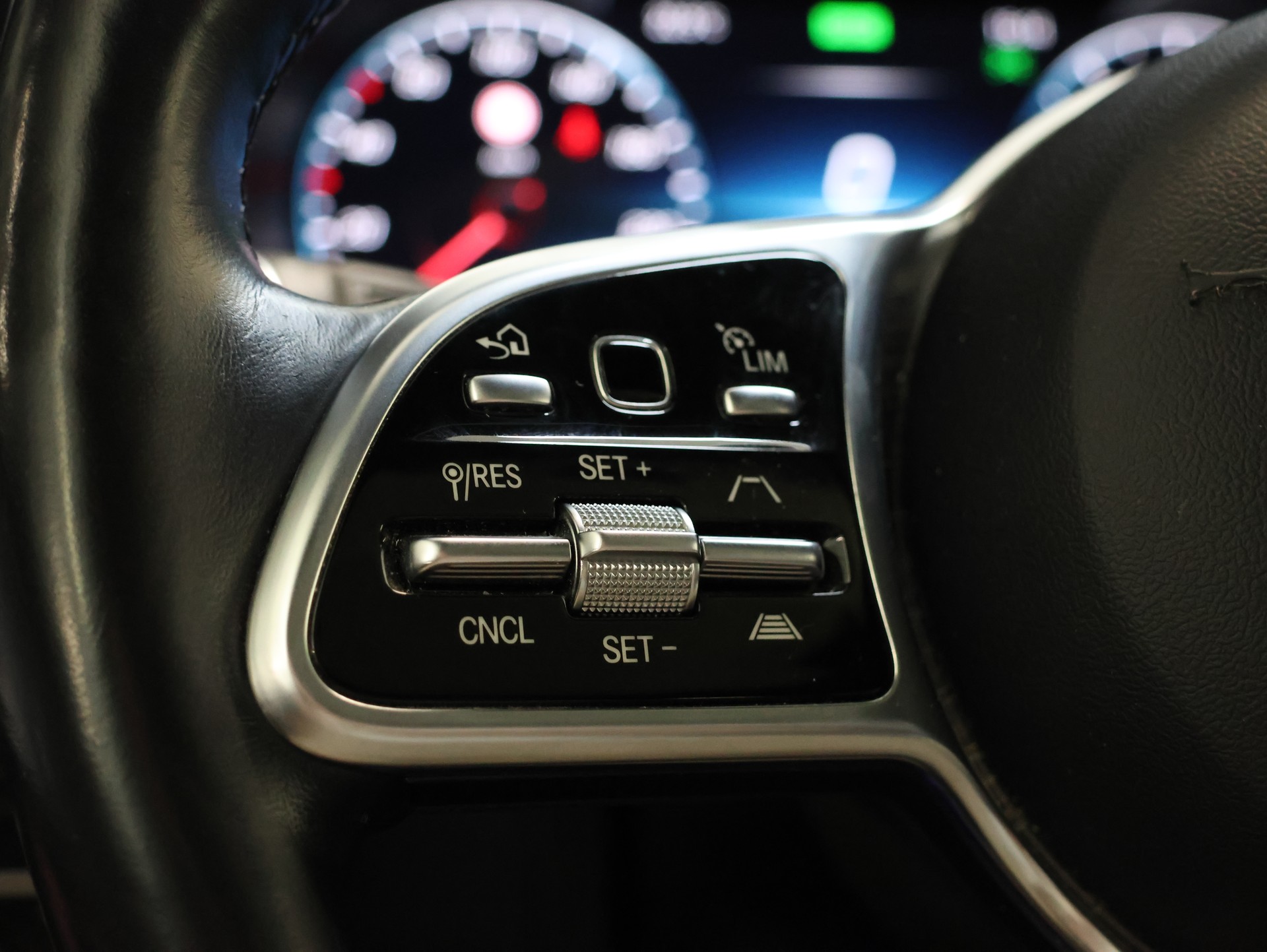 MERCEDES-BENZ GLC 200 AMG Line 4Matic 9G-Tronic *360 Kamera* *Burmester* *Panoramadach*-image-21