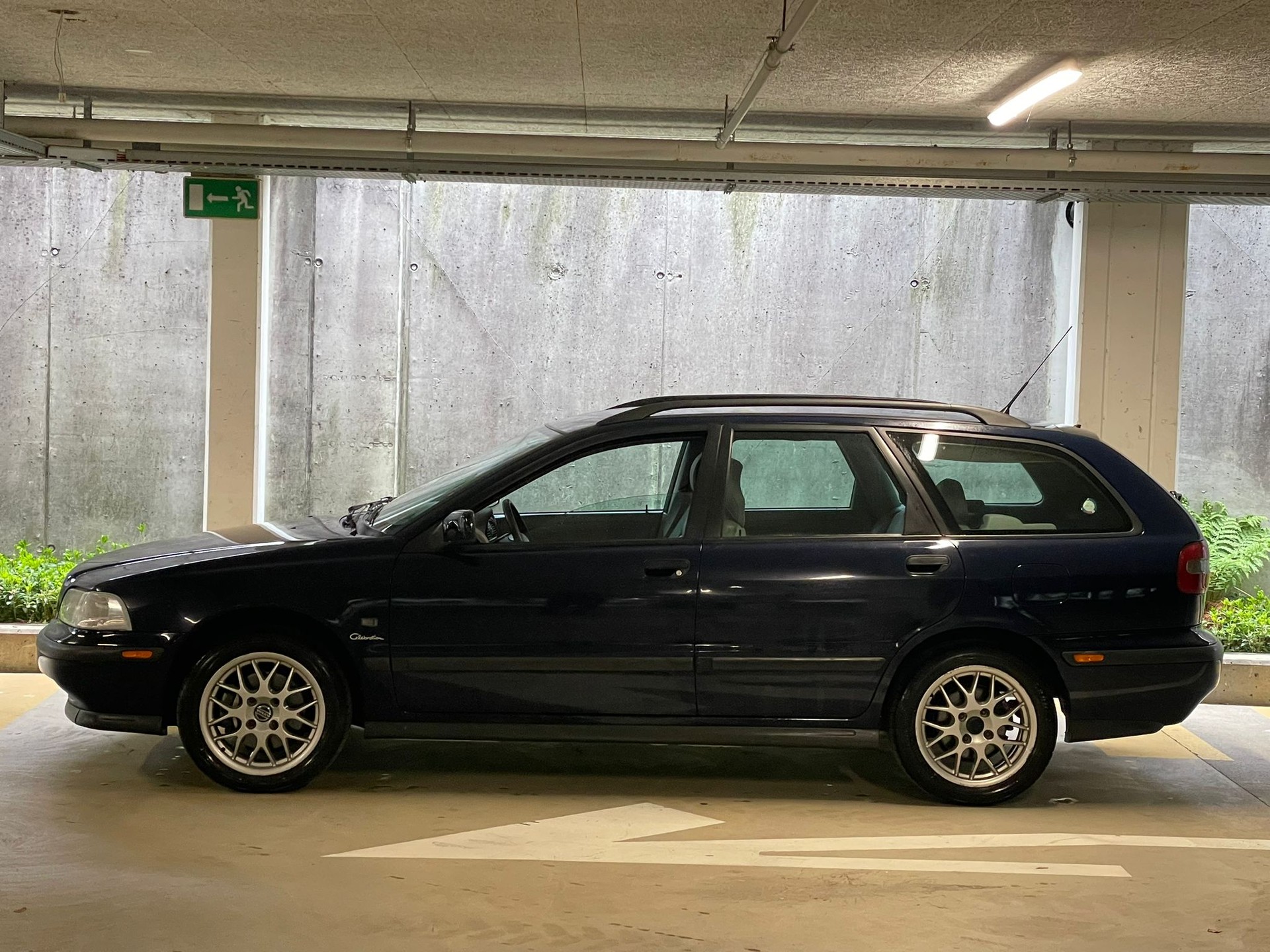 VOLVO V40 2.0 // MFK NEU-showroom-element-2