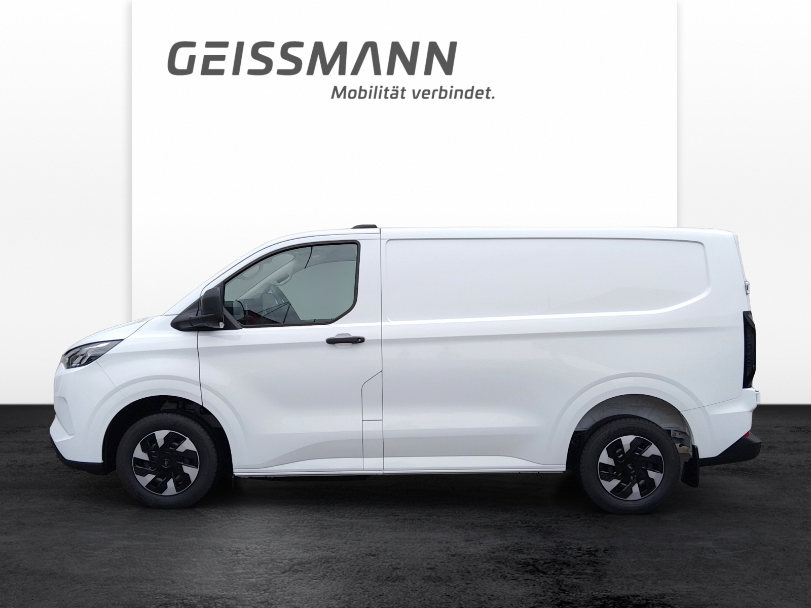 FORD Transit Custom Van 320 L1 2.5 Duratec 233 Trend PHEV-image-1