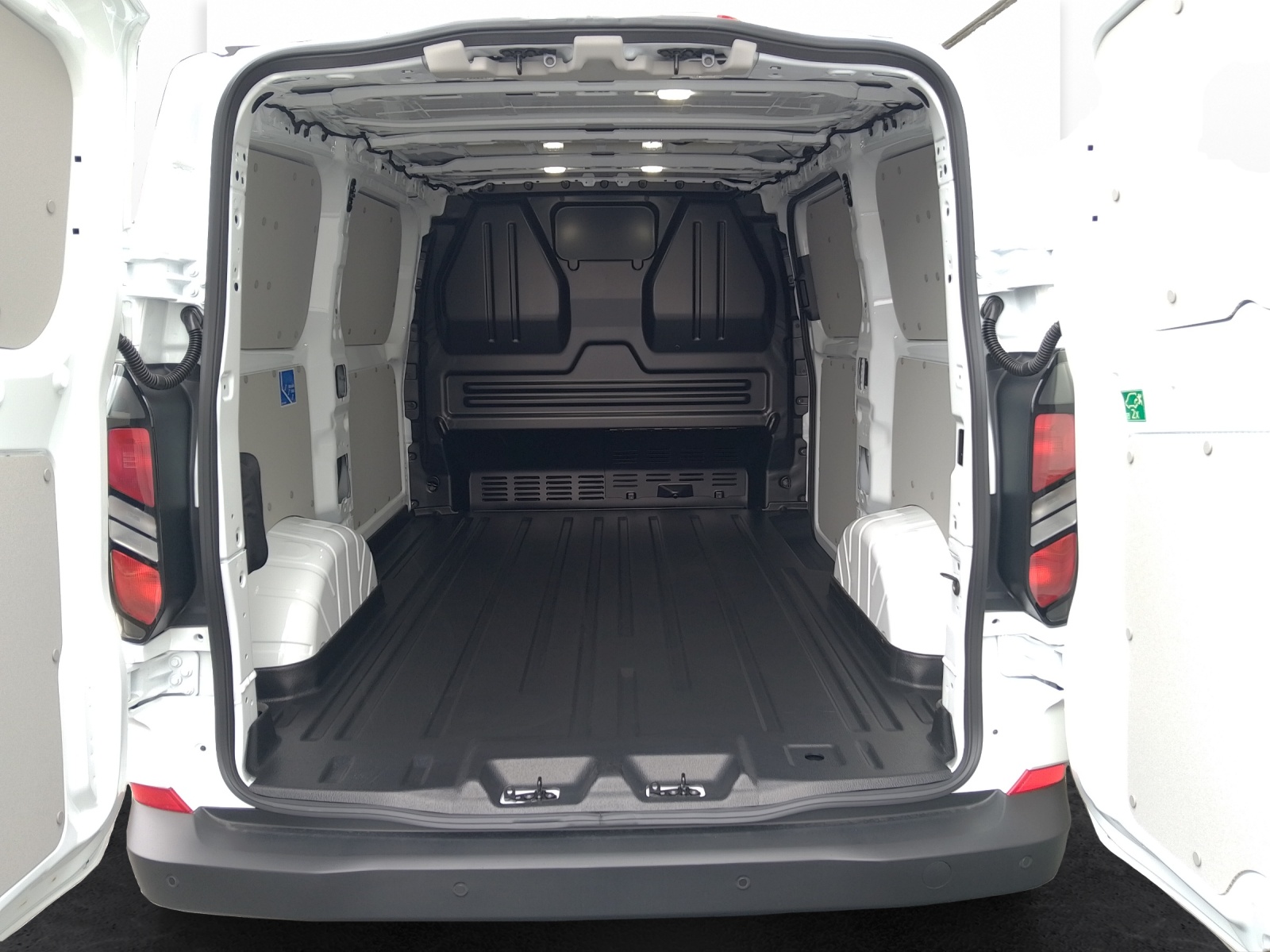FORD Transit Custom Van 320 L1 2.5 Duratec 233 Trend PHEV-image-13